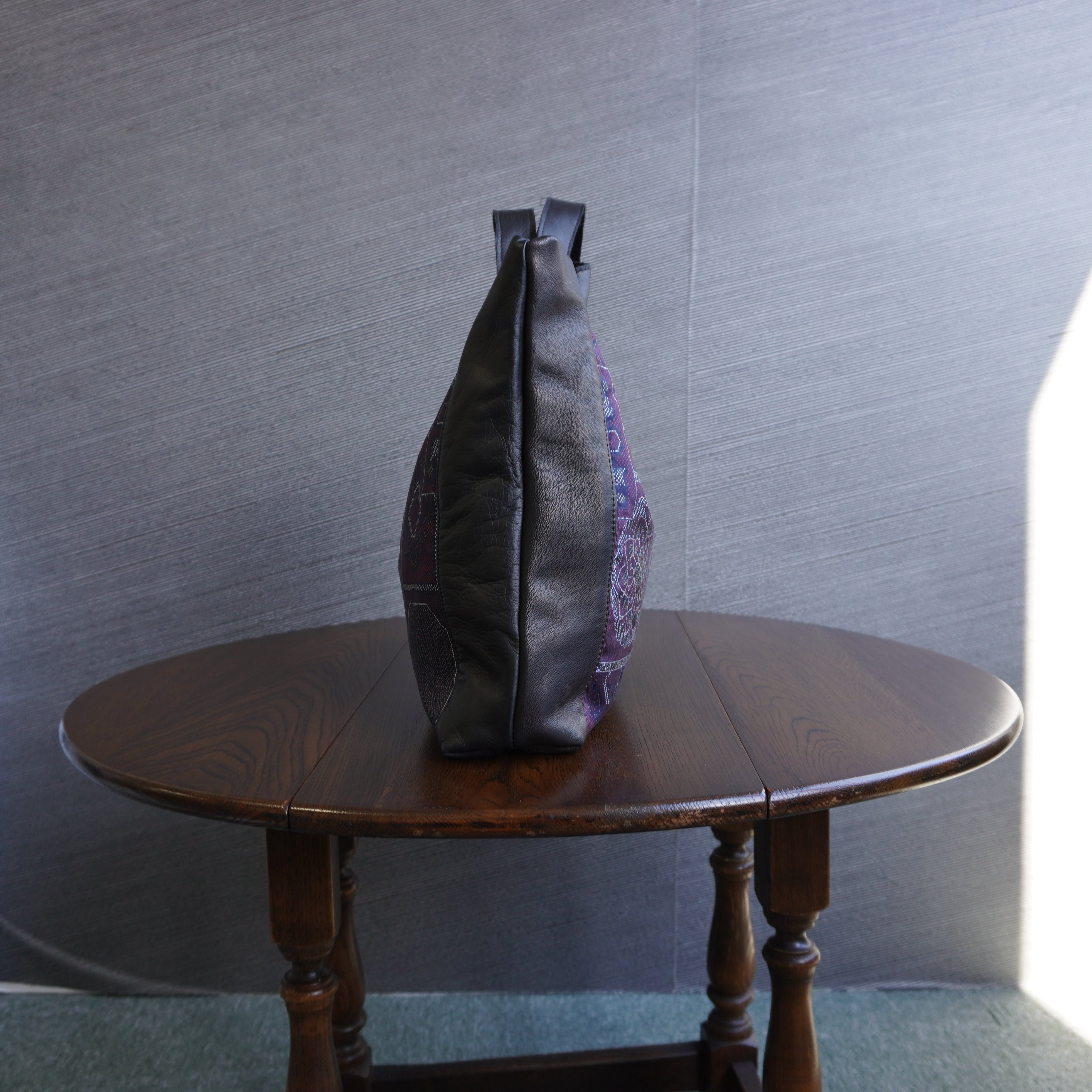 大島柄のプリント着物と本革レザートートバッグ　アップサイクルバッグ　K036