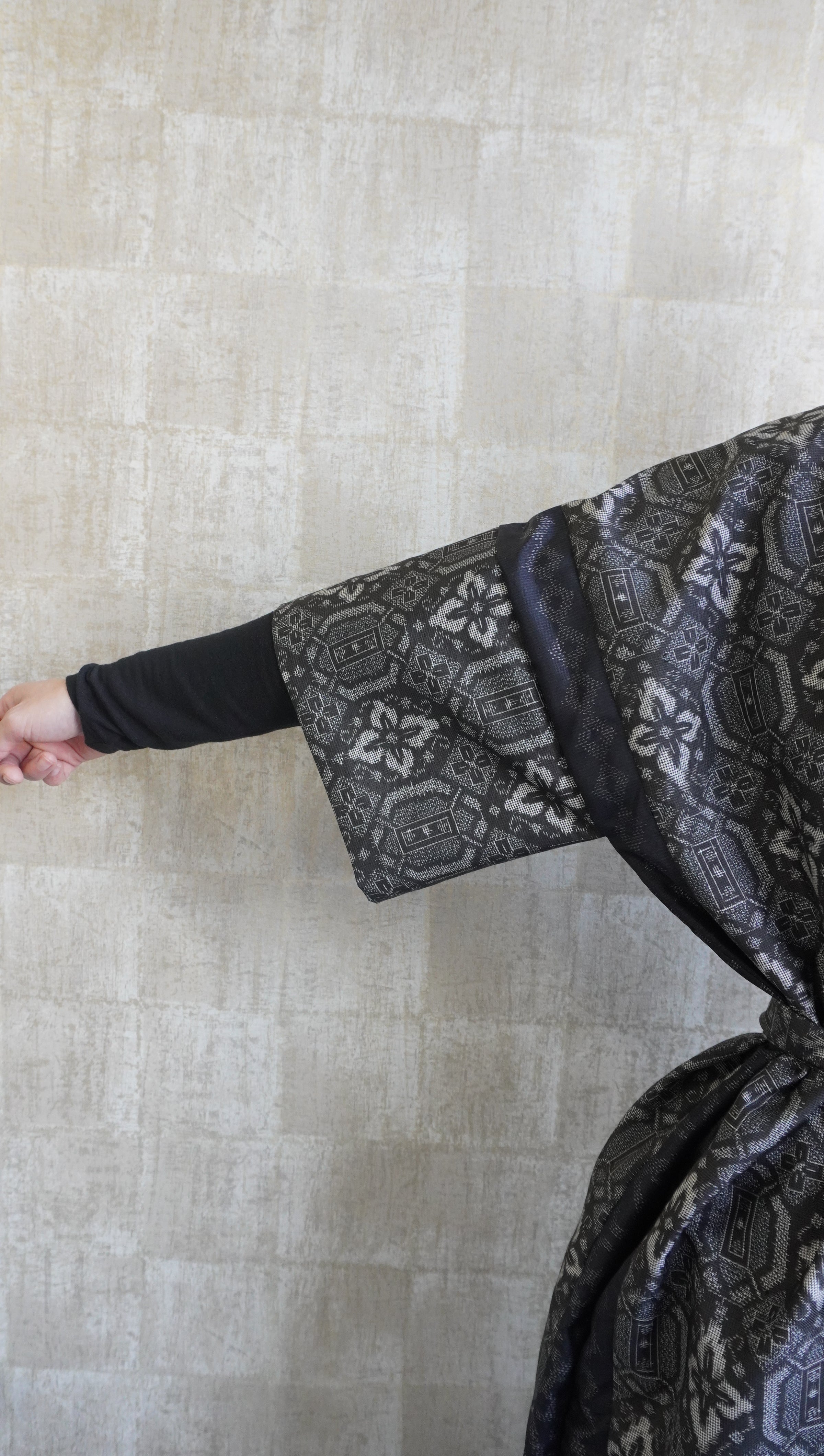 大島紬を使用した灰色のワンピース K190