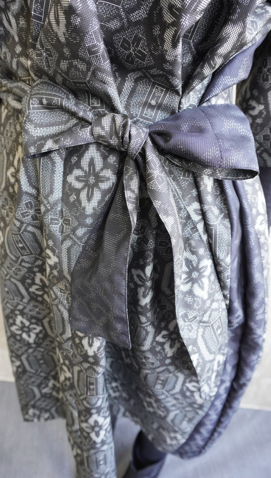 大島紬を使用した灰色のワンピース K190