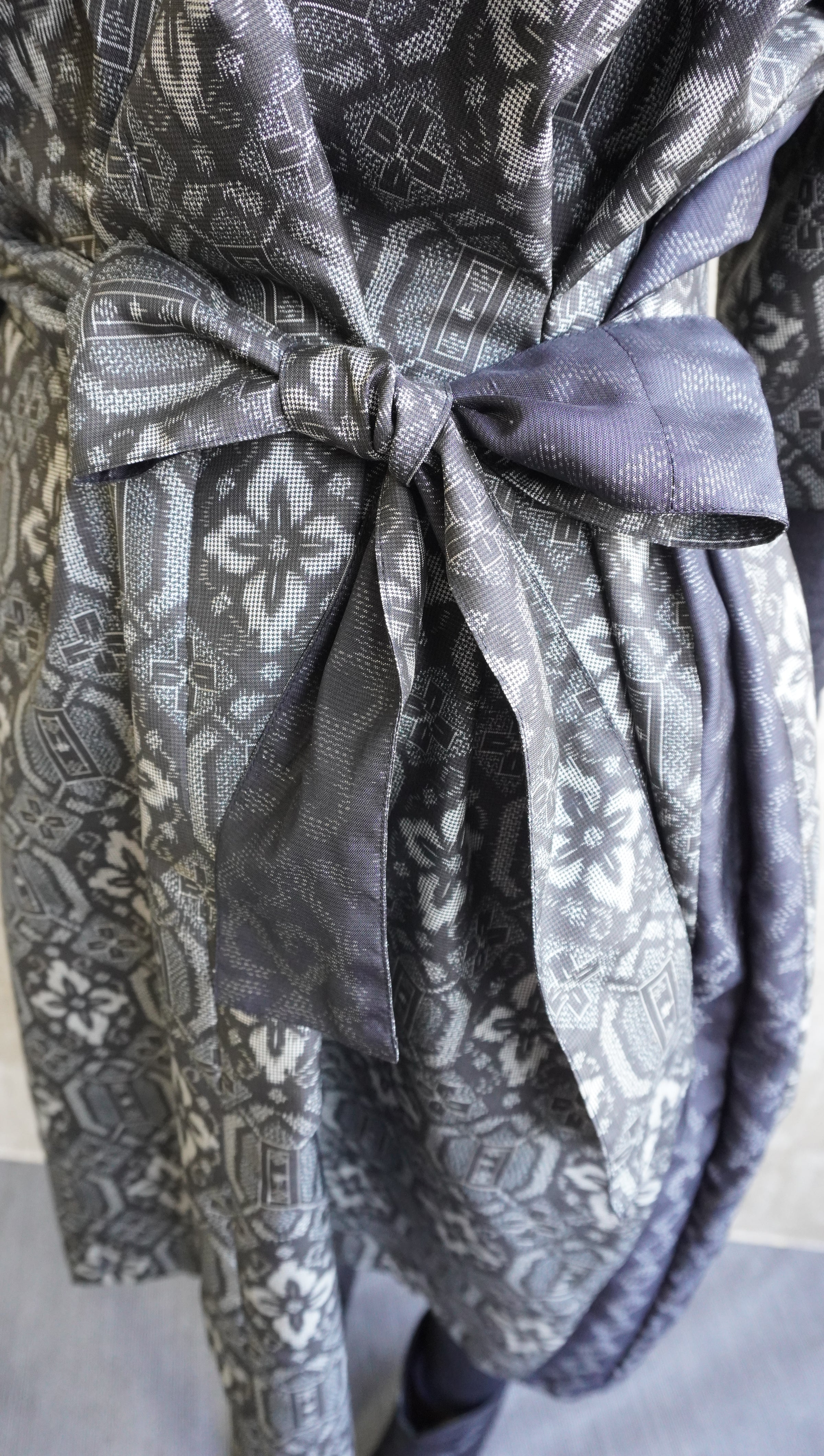 大島紬を使用した灰色のワンピース K190