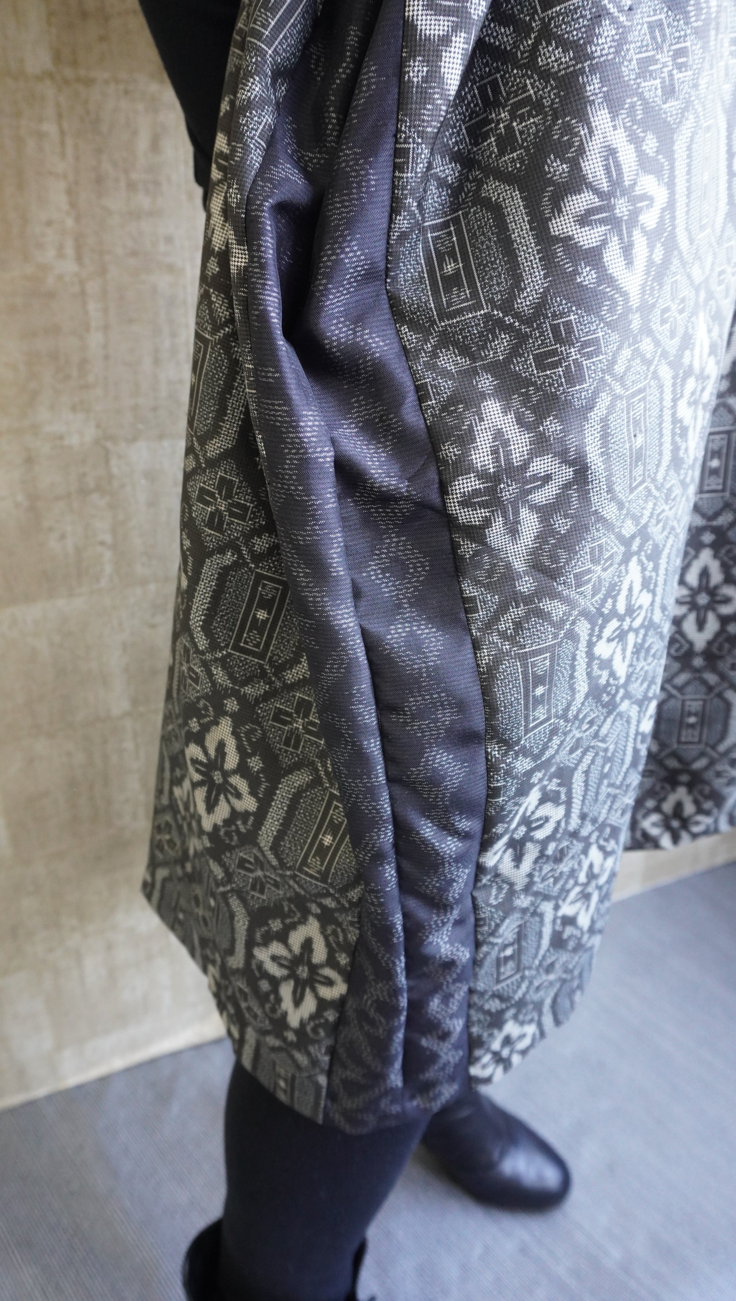 大島紬を使用した灰色のワンピース K190