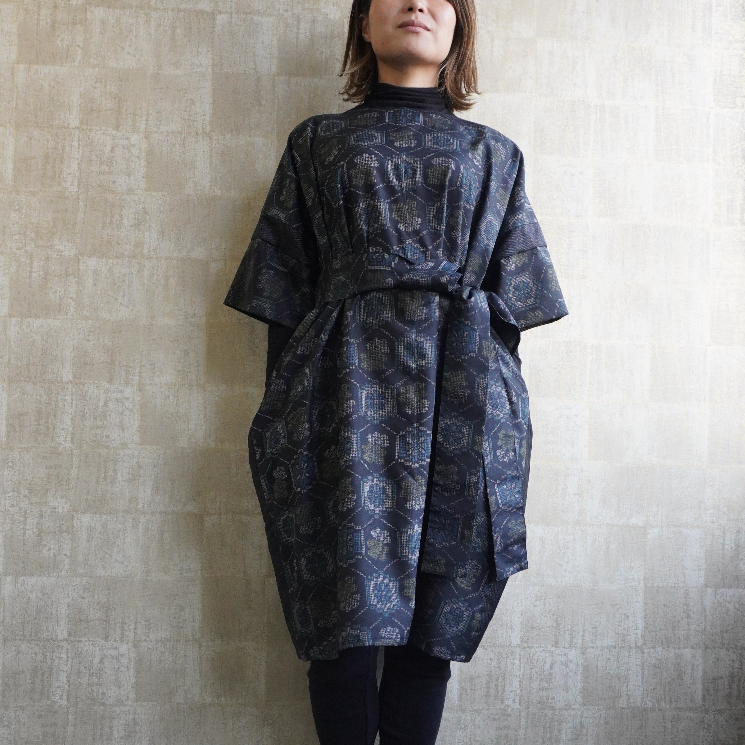 大島紬を使用した紺色のワンピース K191