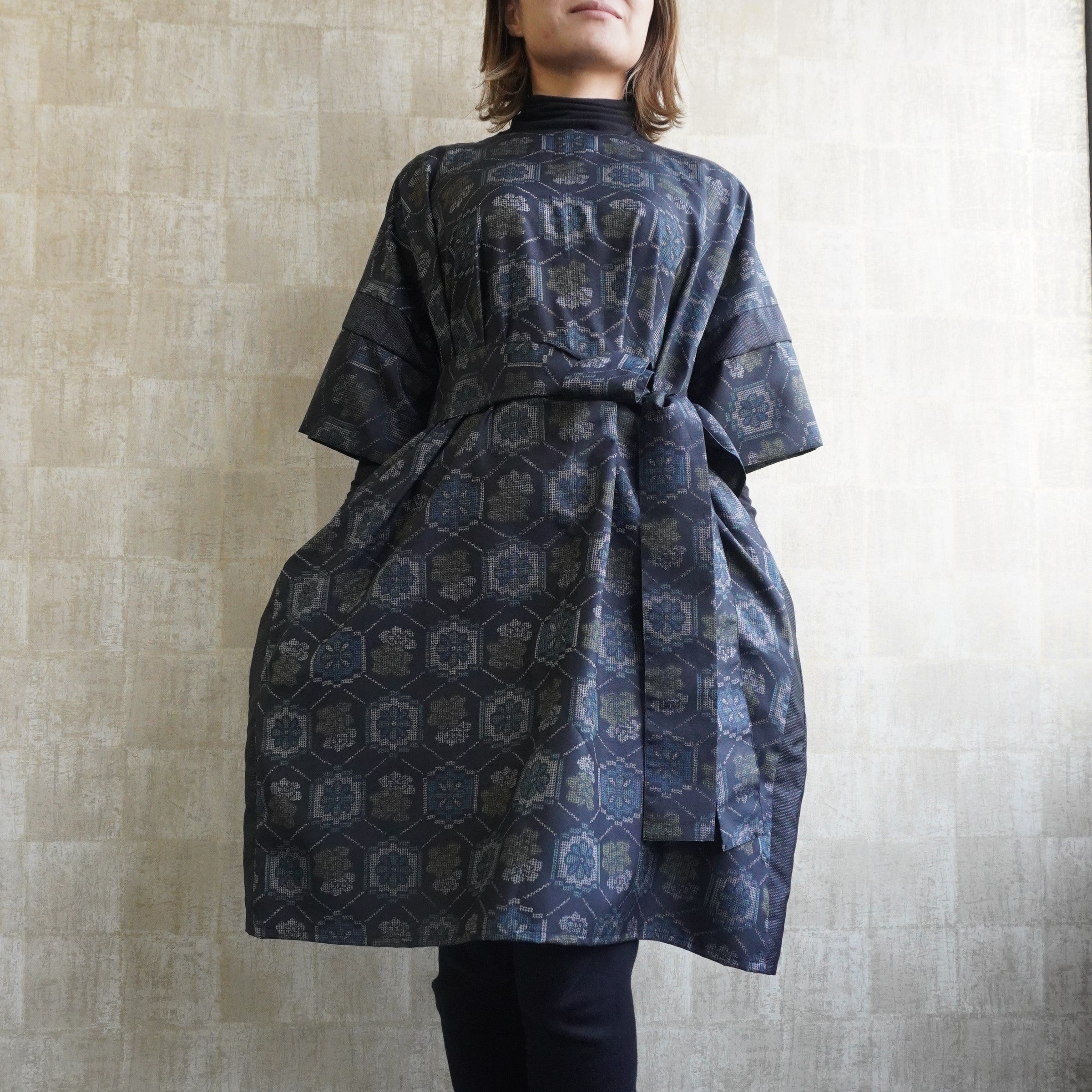 大島紬を使用した紺色のワンピース K191