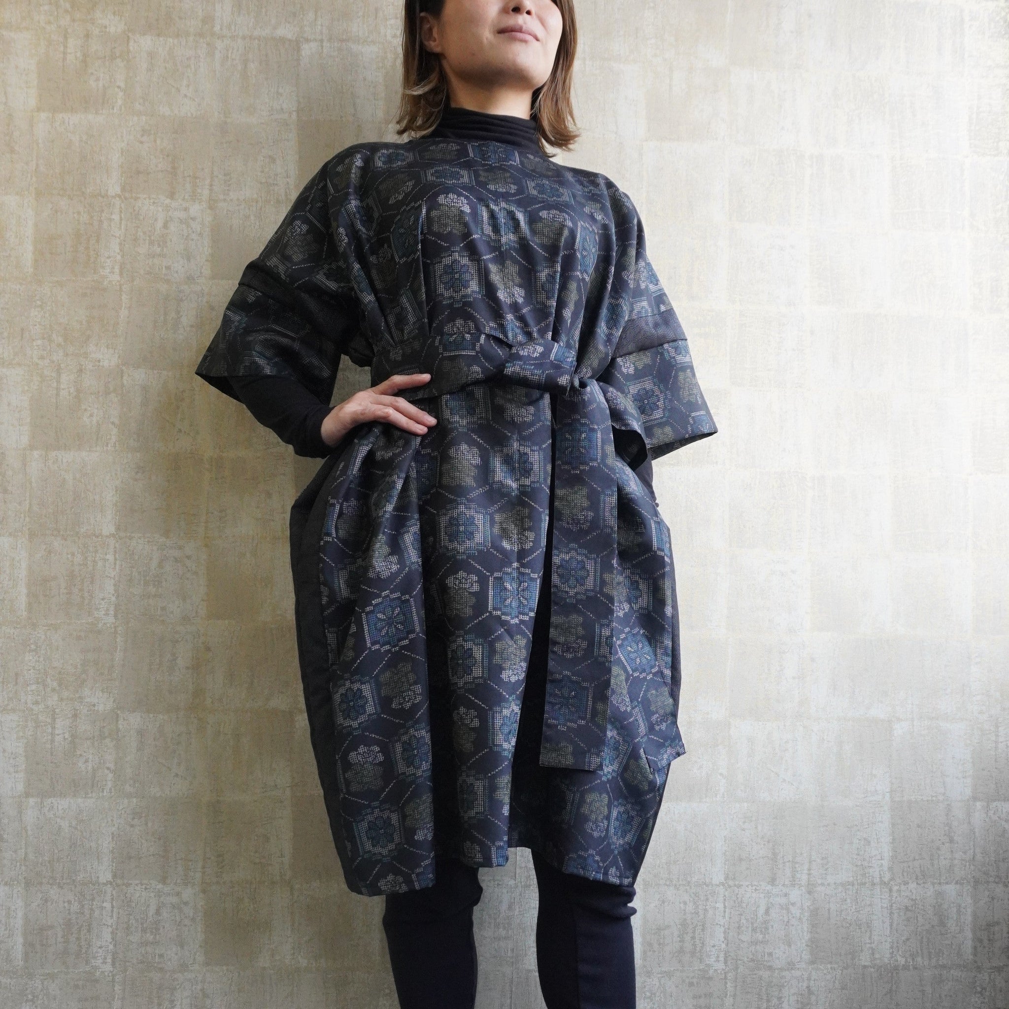 大島紬を使用した紺色のワンピース K191