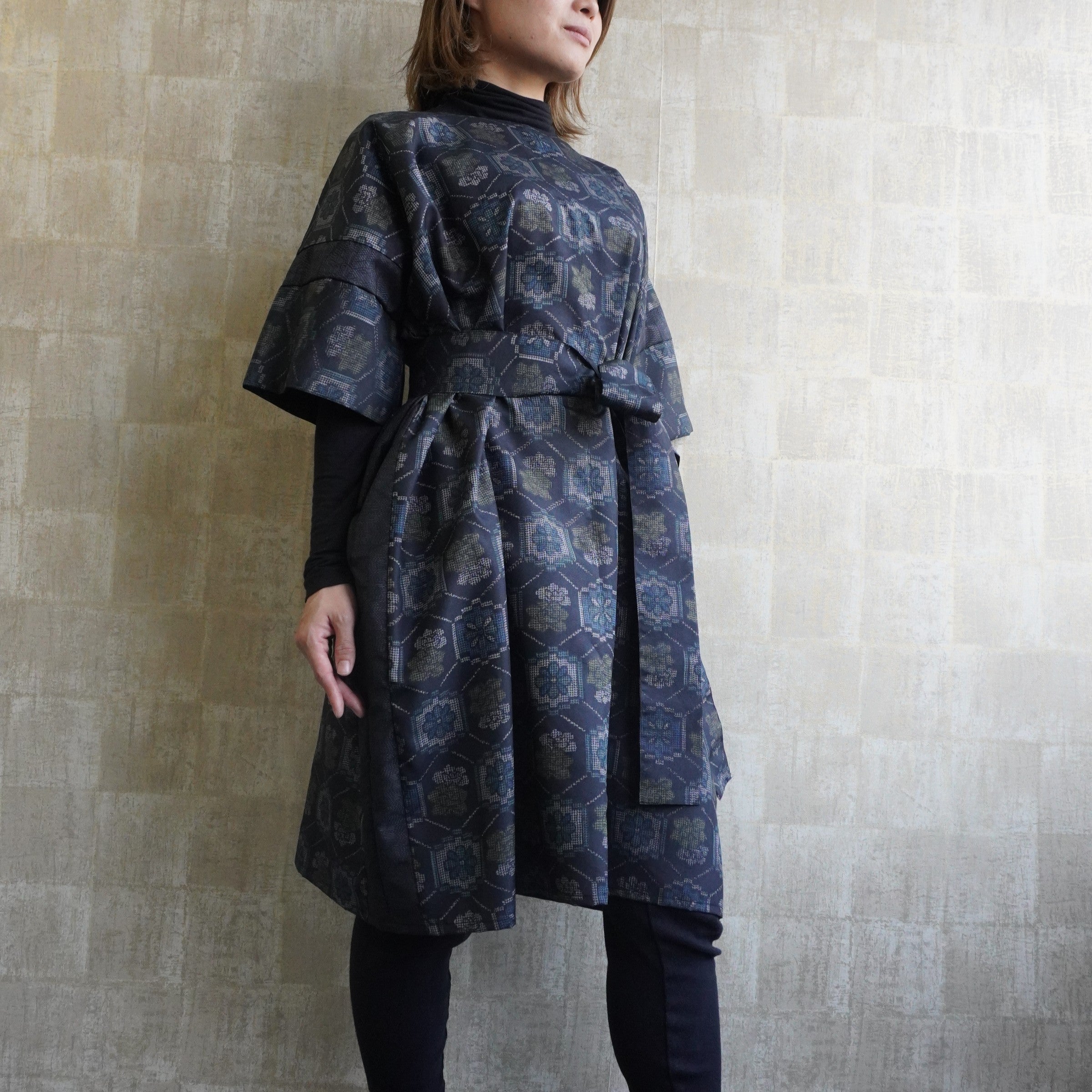 大島紬を使用した紺色のワンピース K191