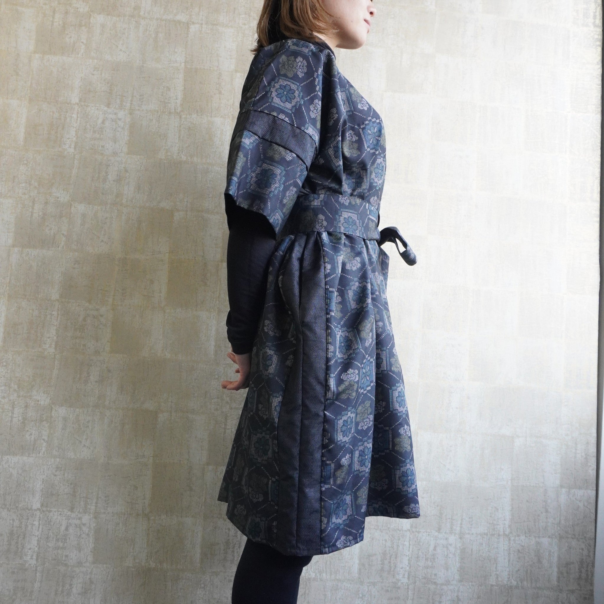 大島紬を使用した紺色のワンピース K191