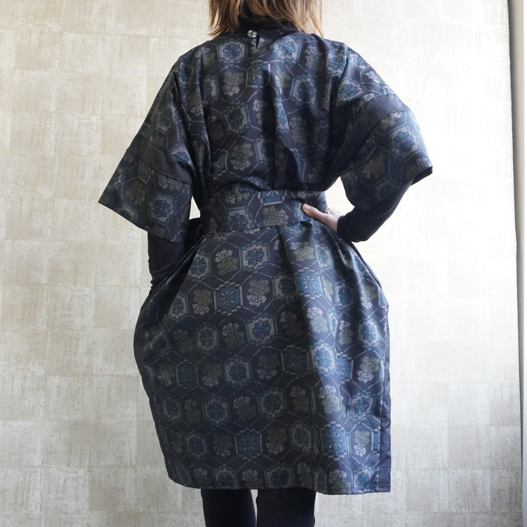 大島紬を使用した紺色のワンピース K191