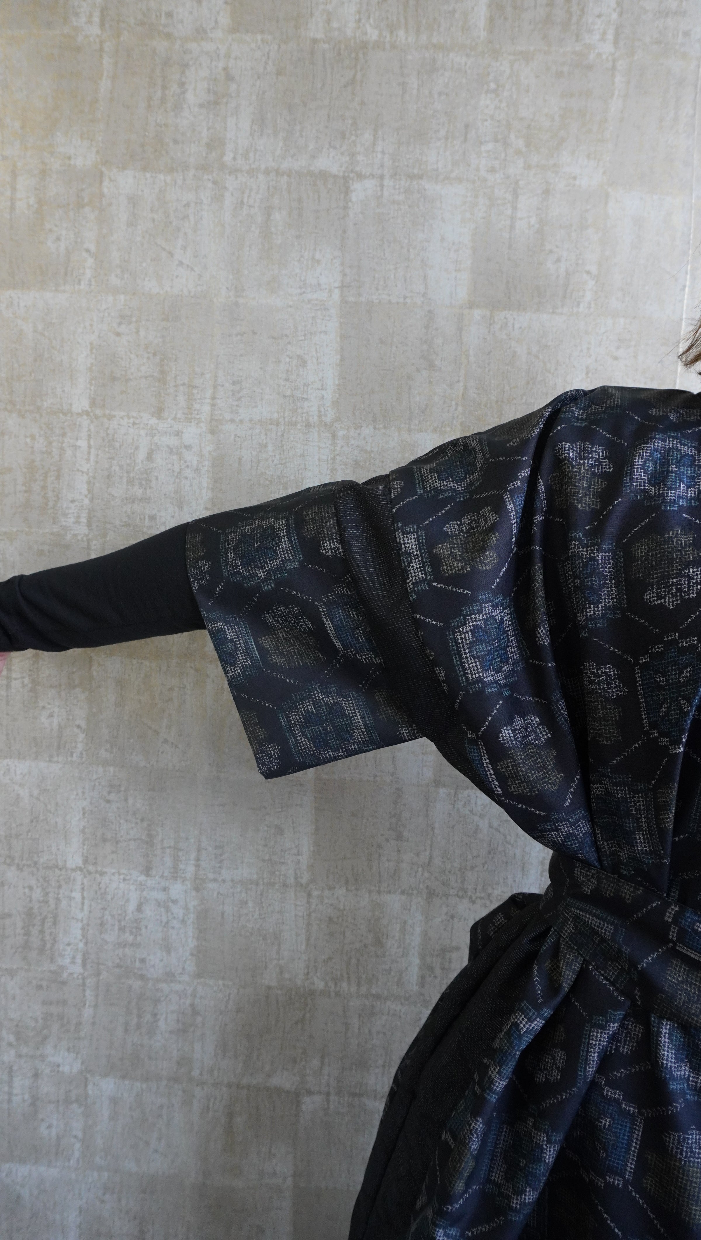 大島紬を使用した紺色のワンピース K191