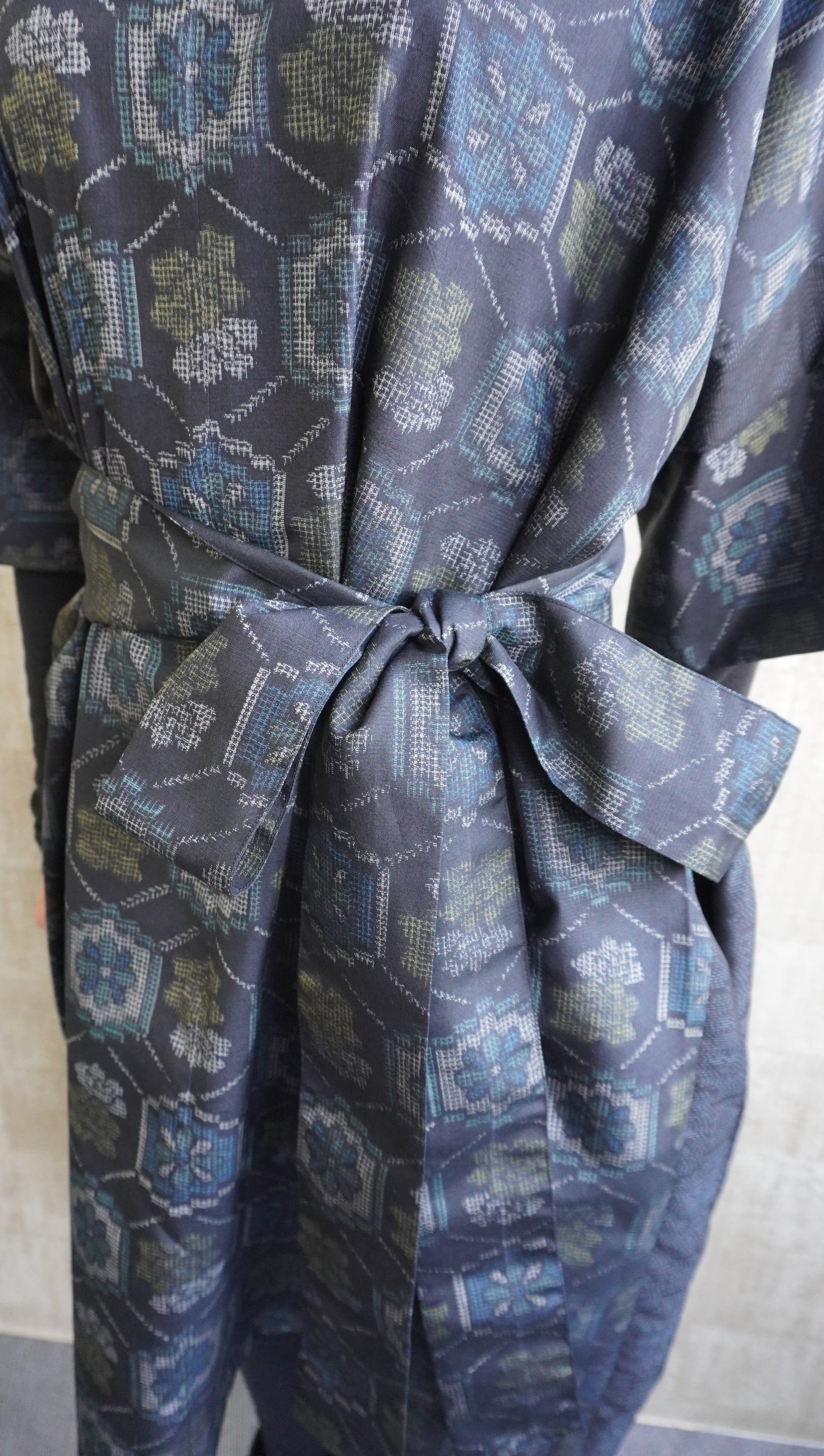 大島紬を使用した紺色のワンピース K191