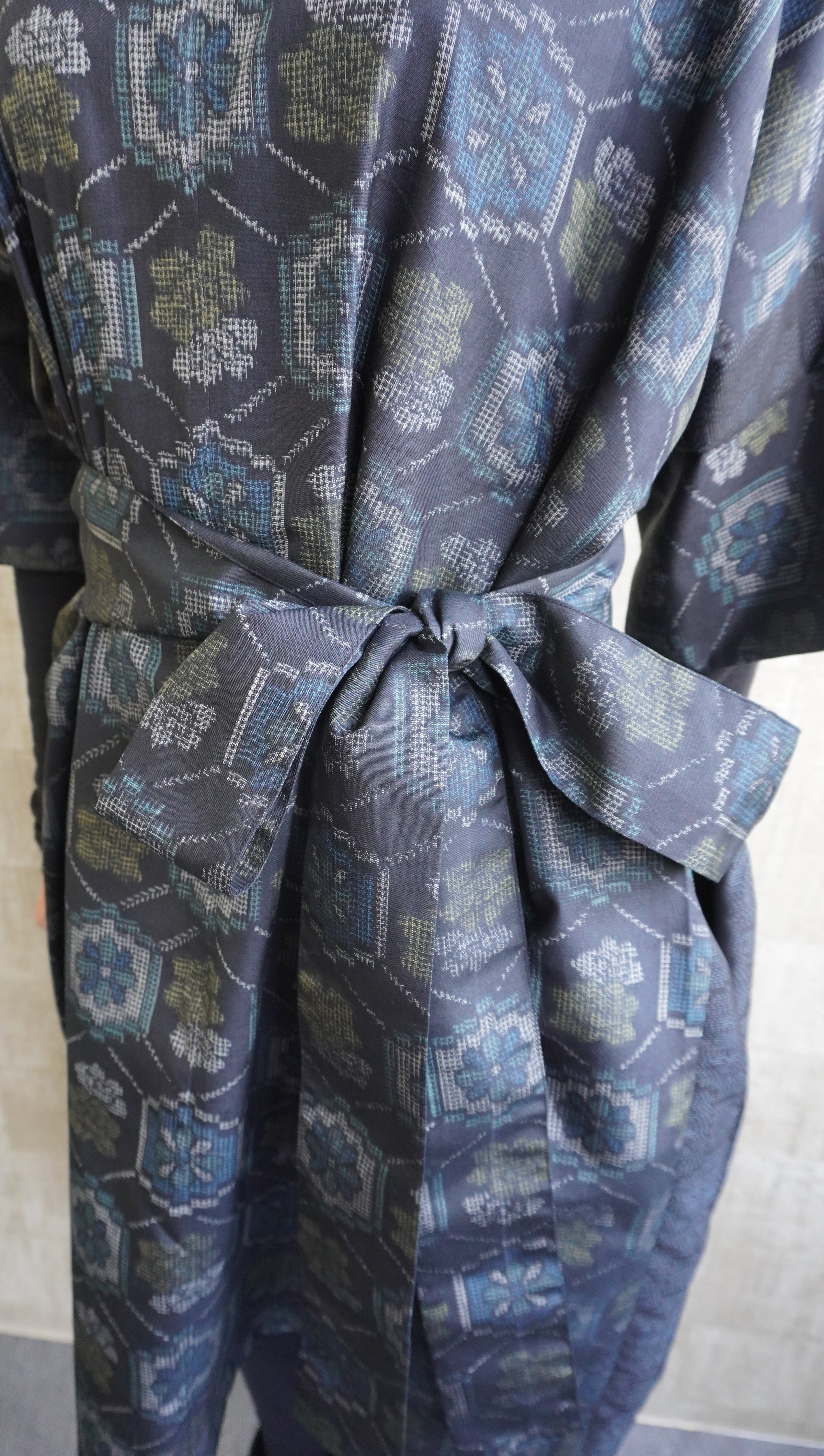 大島紬を使用した紺色のワンピース K191