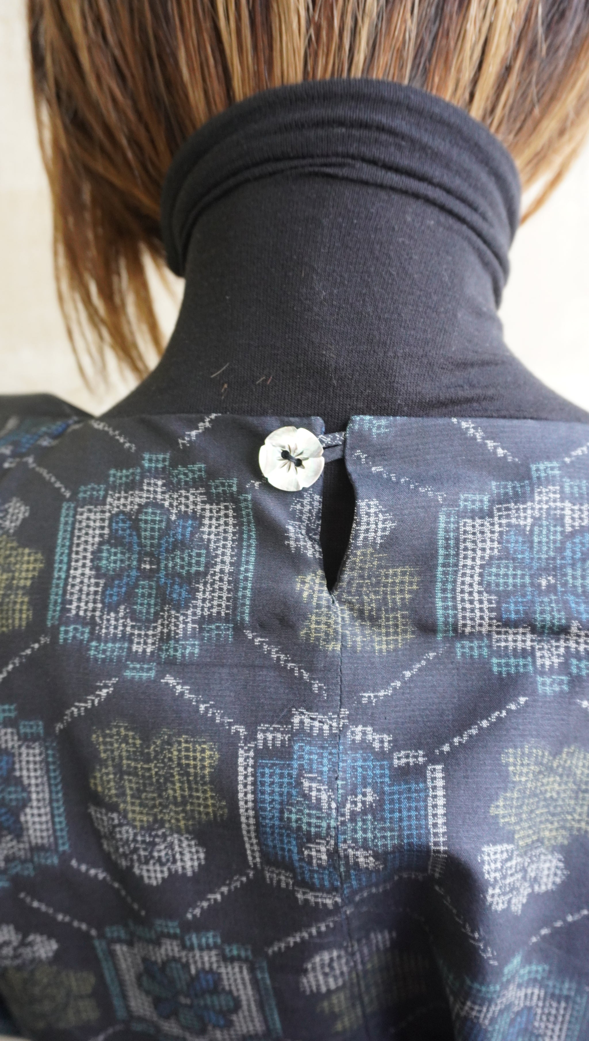 大島紬を使用した紺色のワンピース K191