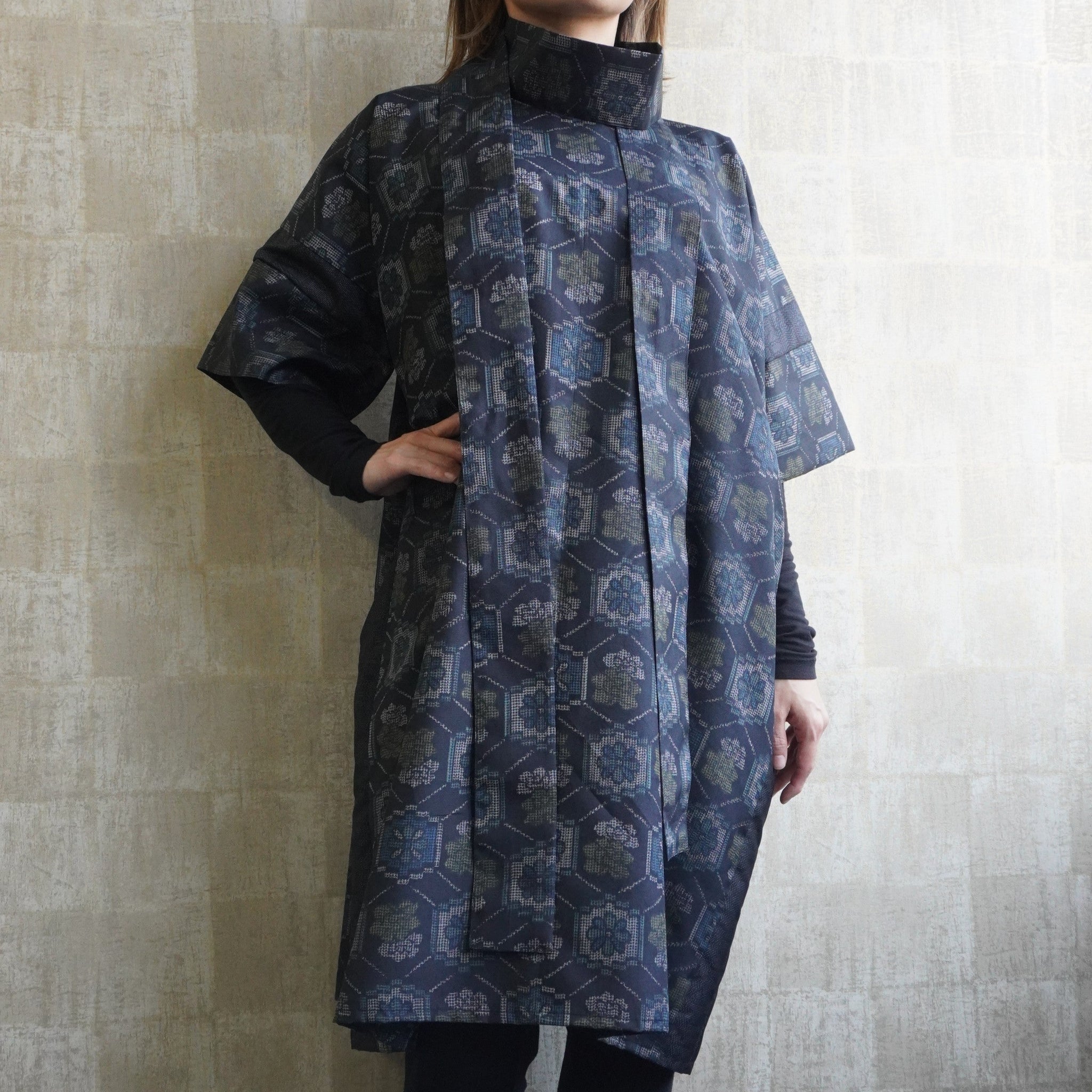 大島紬を使用した紺色のワンピース K191