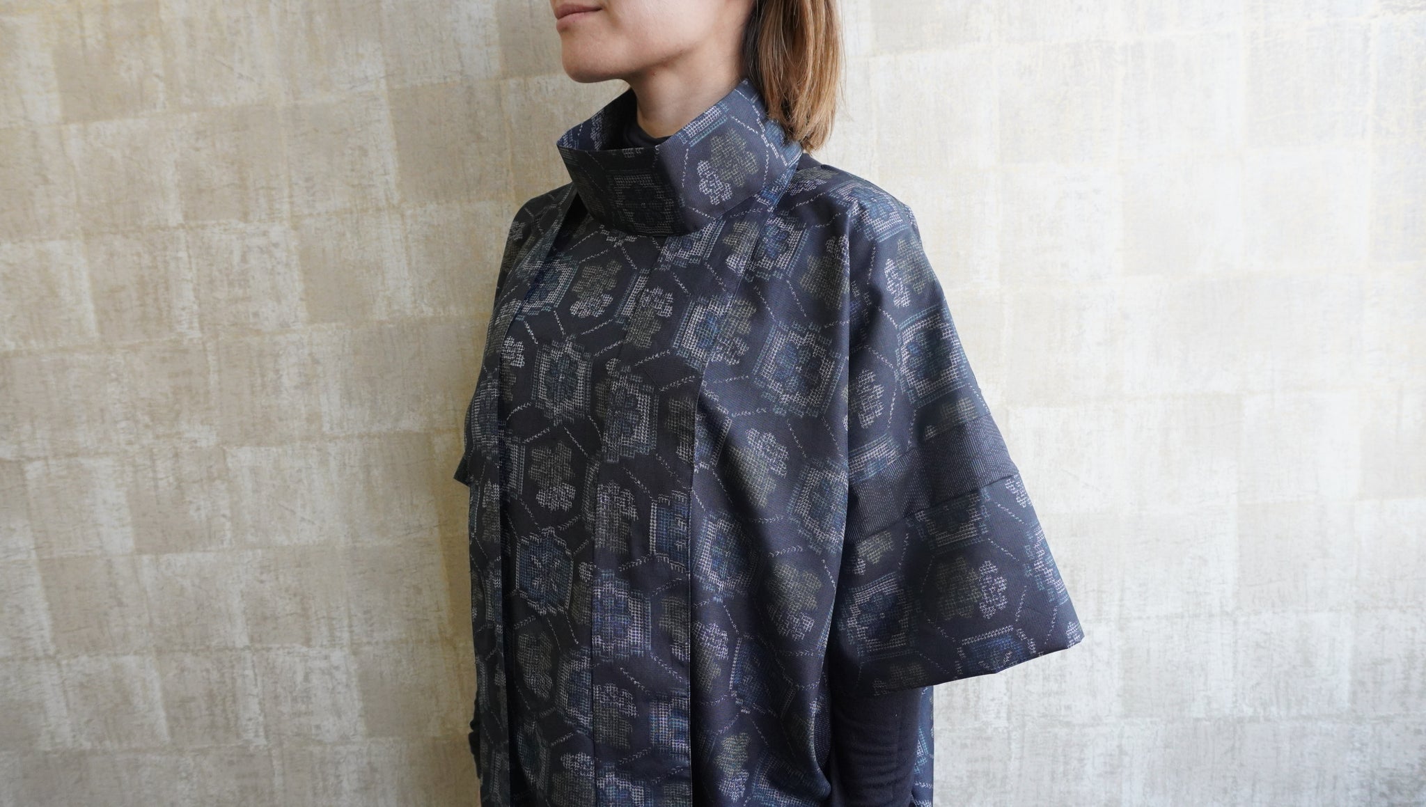 大島紬を使用した紺色のワンピース K191