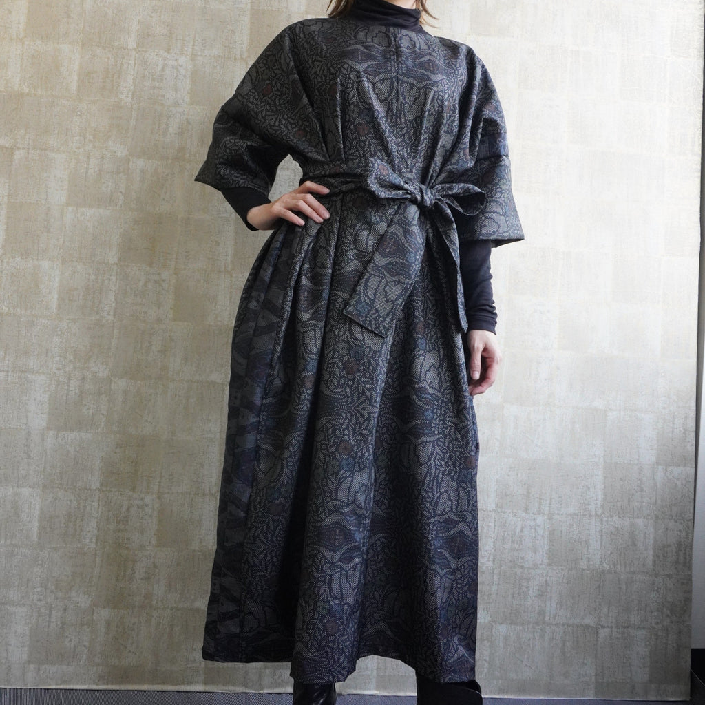 大島紬を使用した灰色のワンピース K192