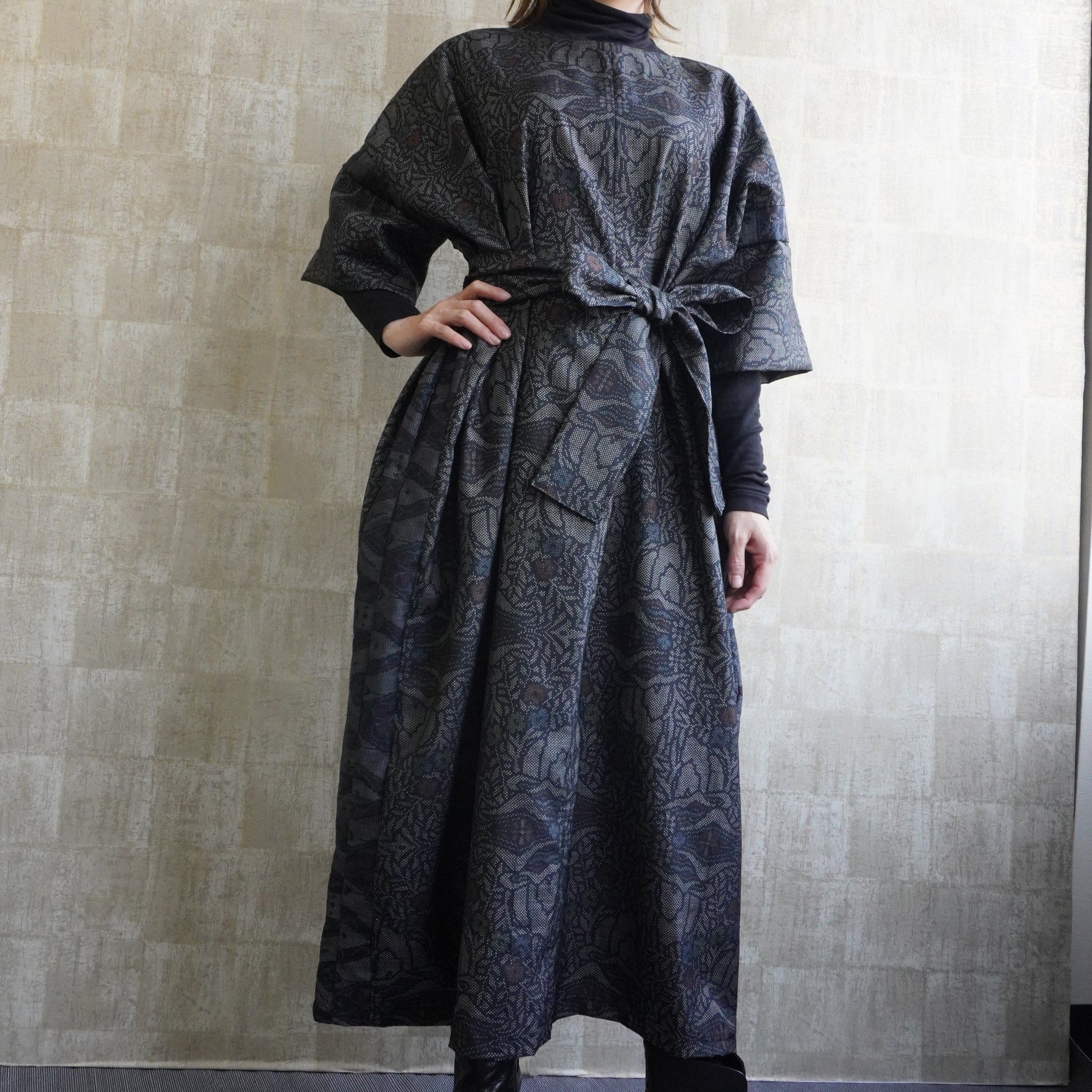 大島紬を使用した灰色のワンピース K192