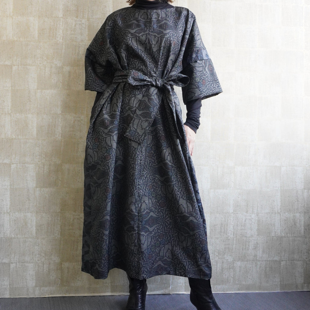 大島紬を使用した灰色のワンピース K192
