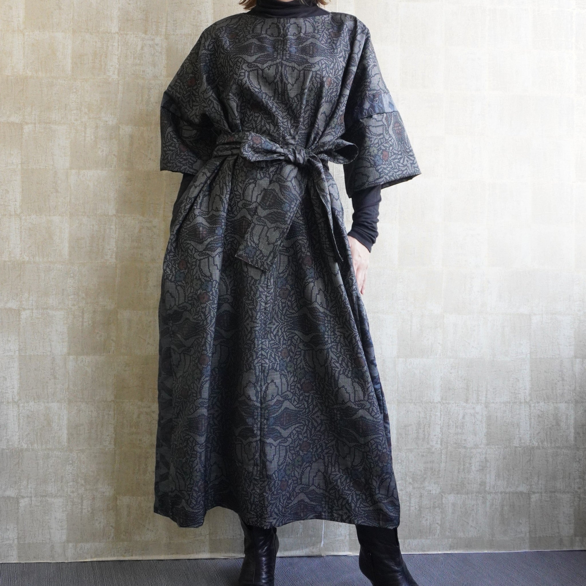 大島紬を使用した灰色のワンピース K192