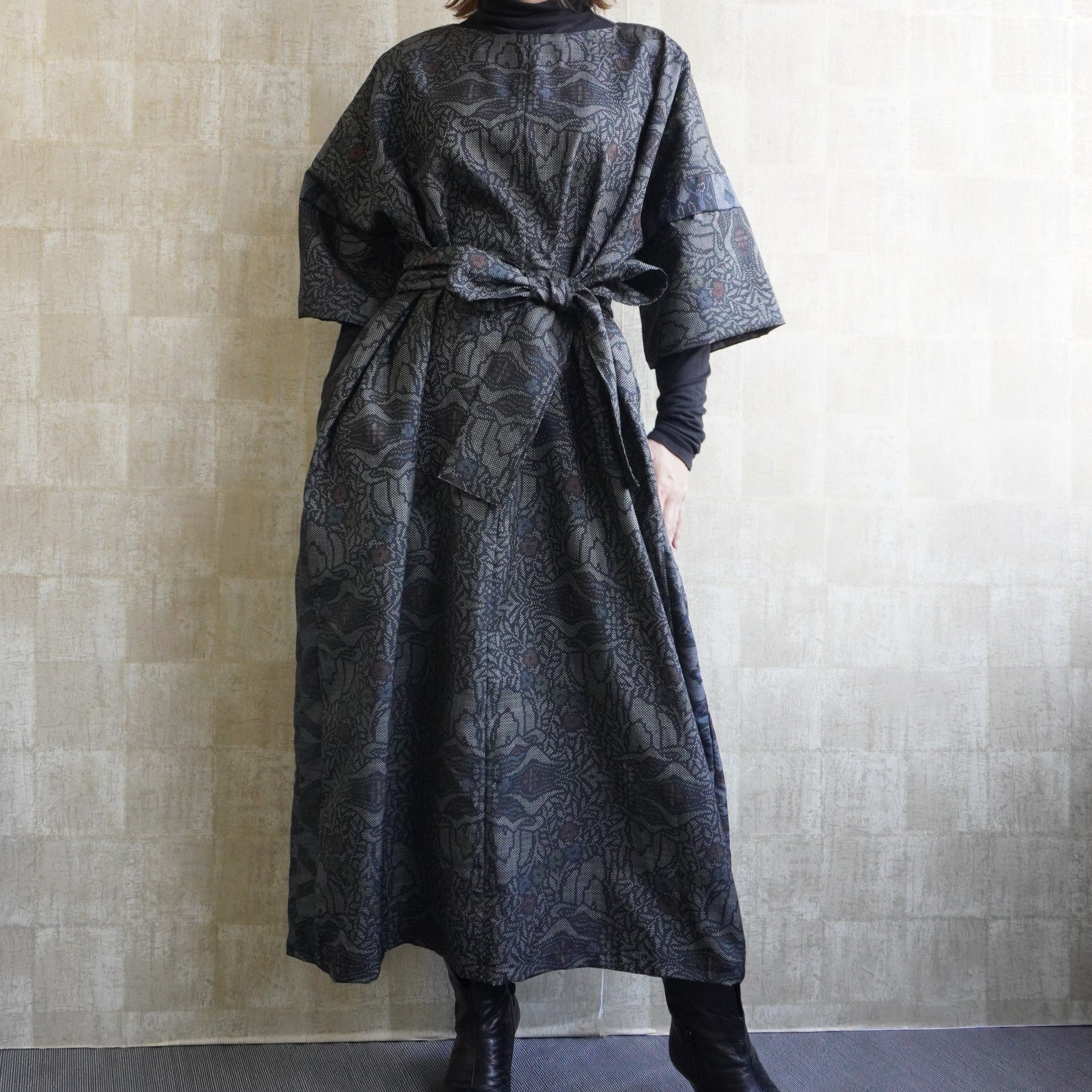 大島紬を使用した灰色のワンピース K192