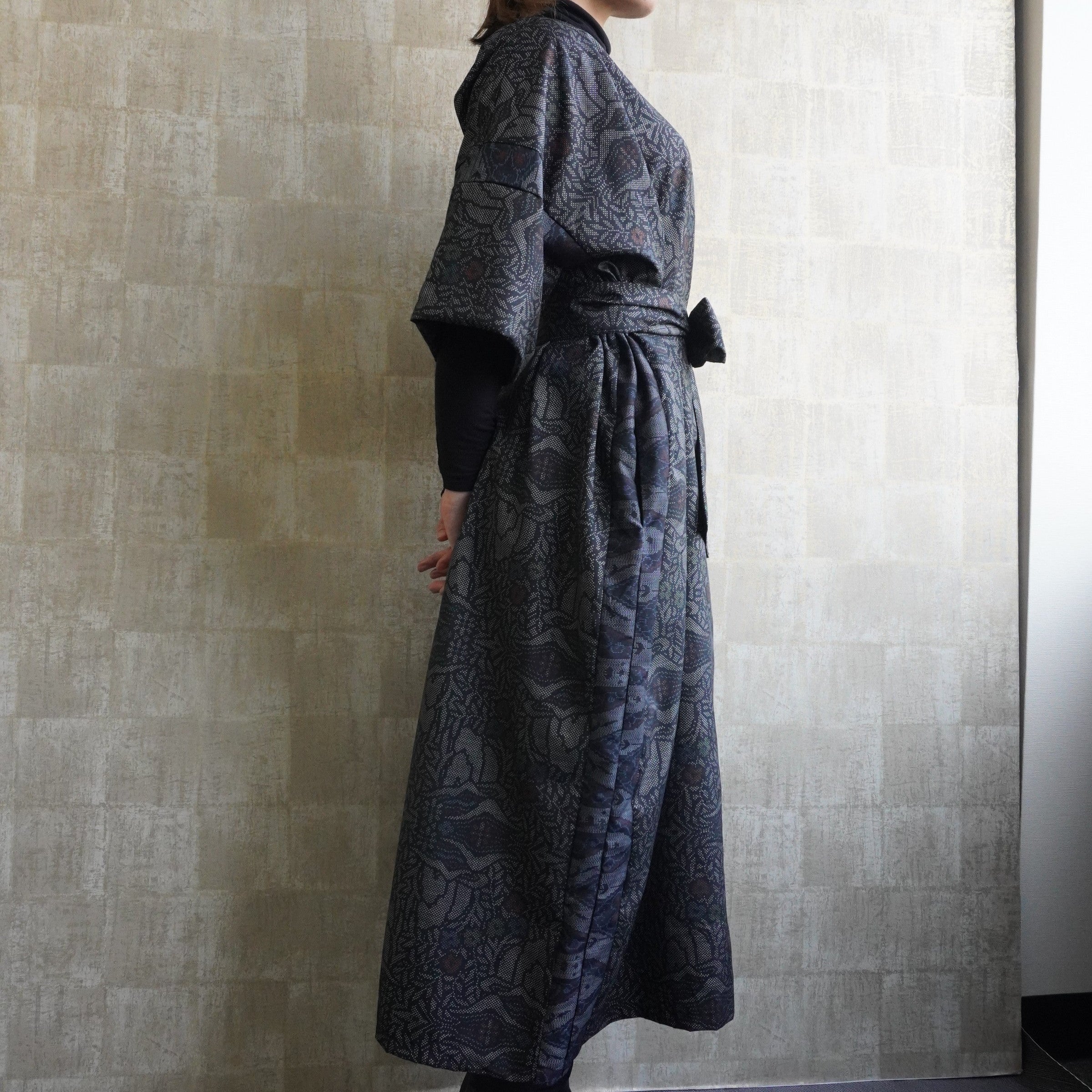 大島紬を使用した灰色のワンピース K192