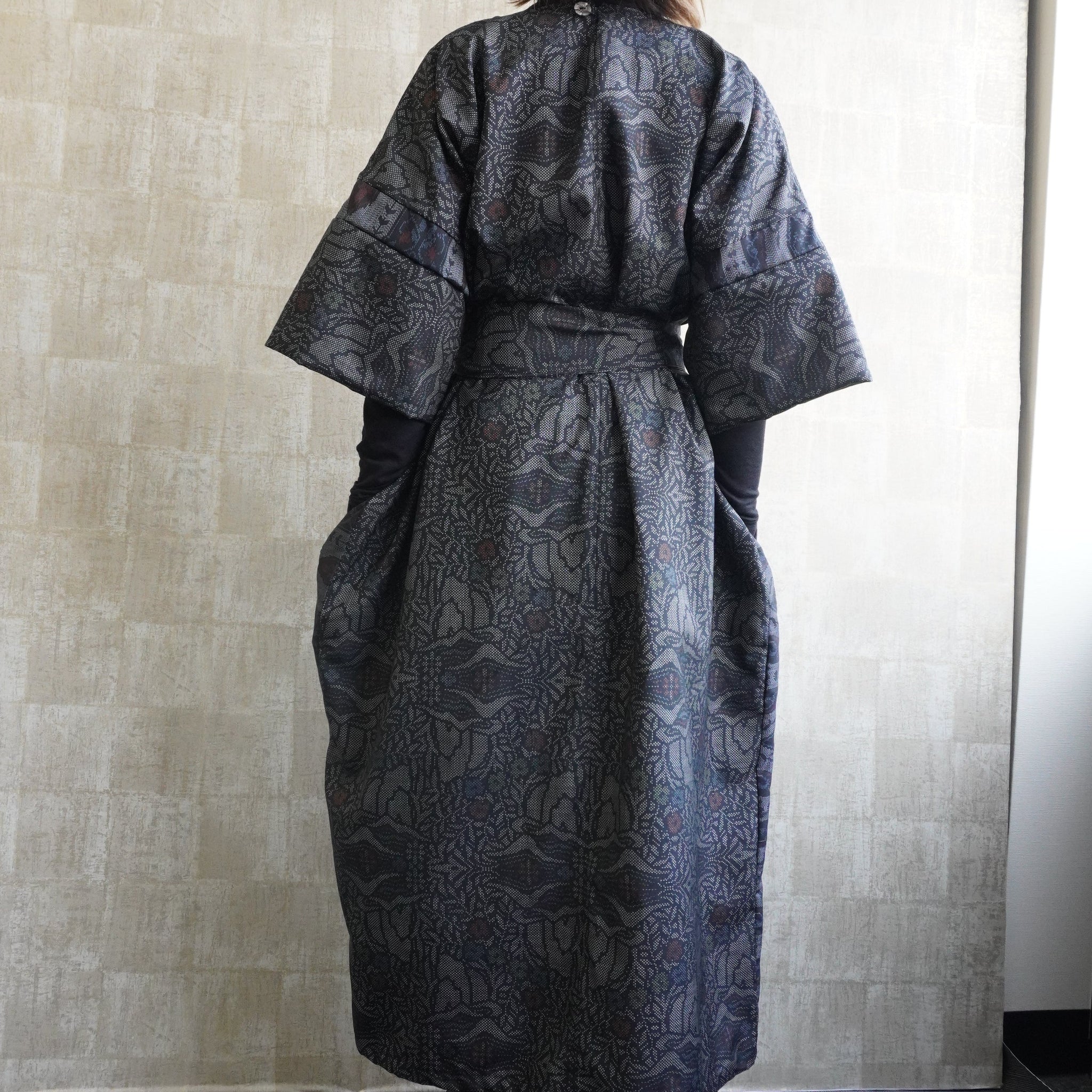 大島紬を使用した灰色のワンピース K192