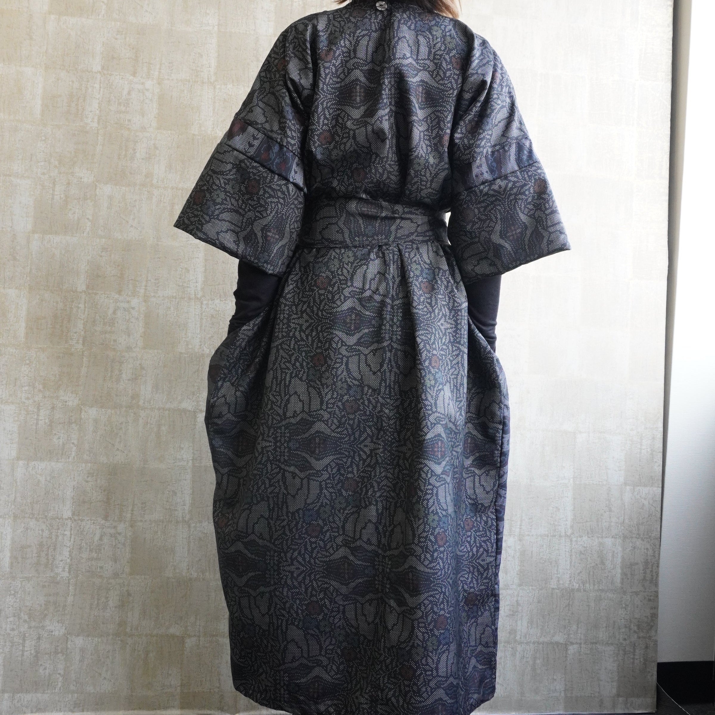 大島紬を使用した灰色のワンピース K192