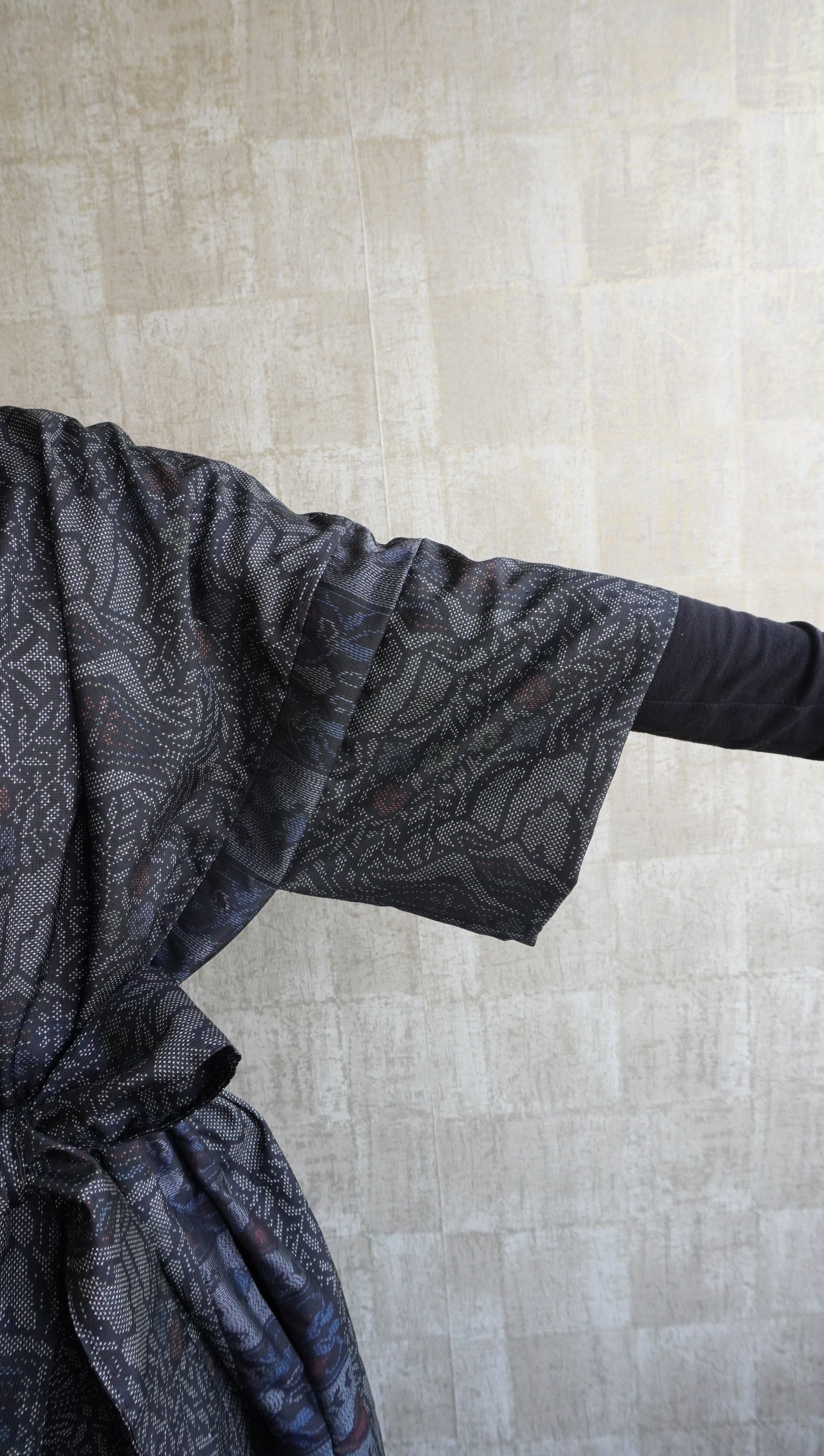 大島紬を使用した灰色のワンピース K192