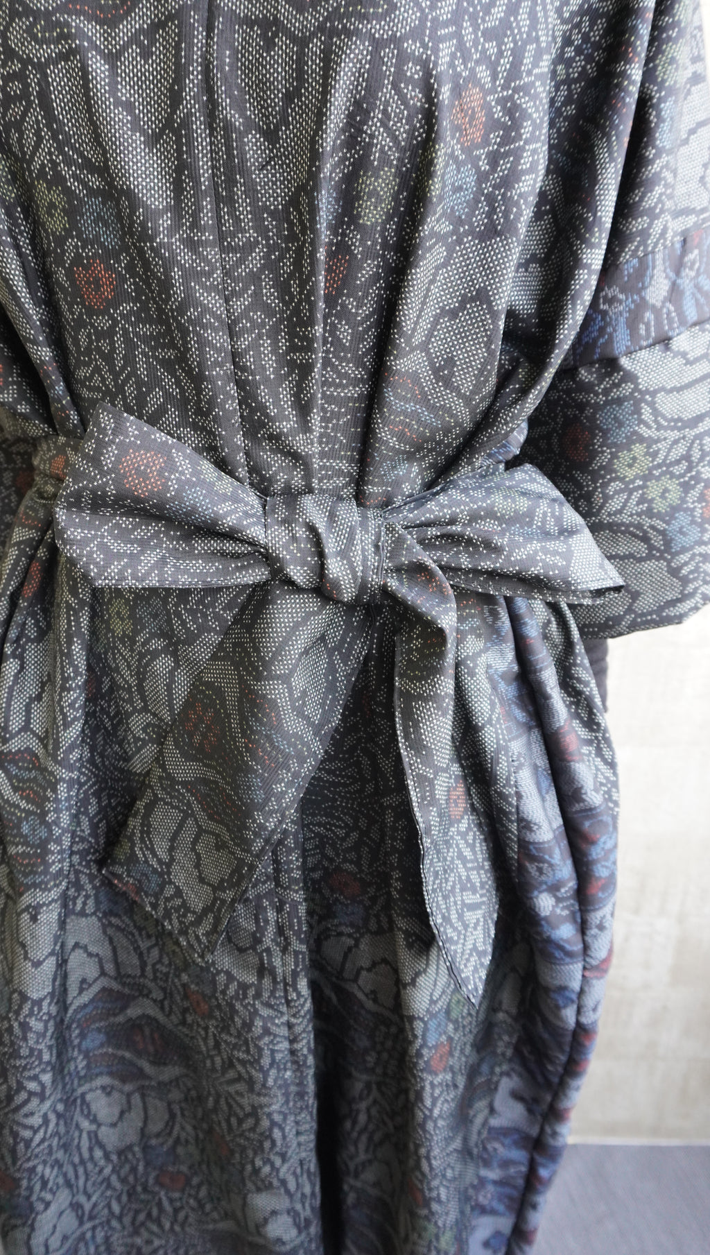 大島紬を使用した灰色のワンピース K192