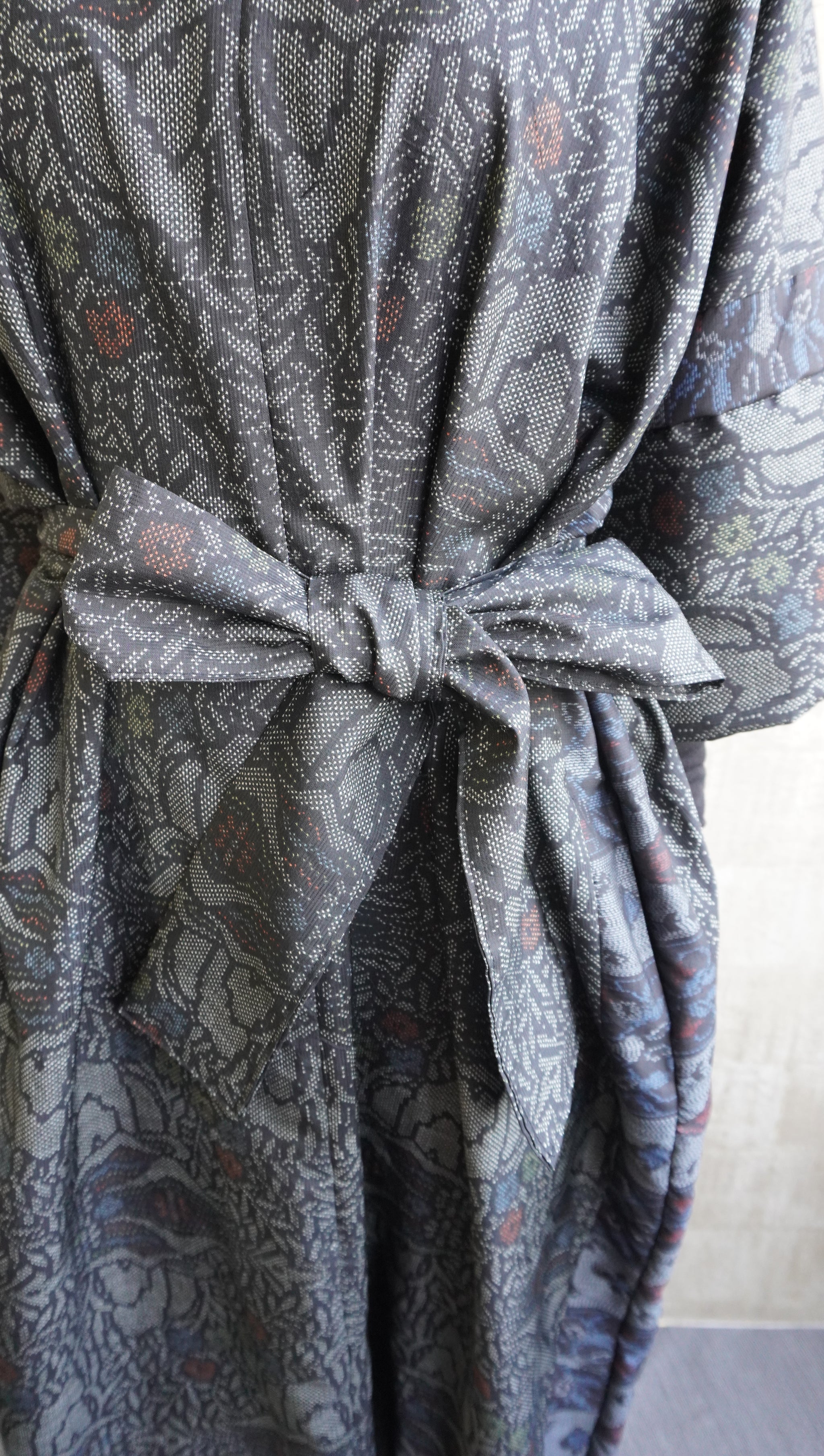 大島紬を使用した灰色のワンピース K192