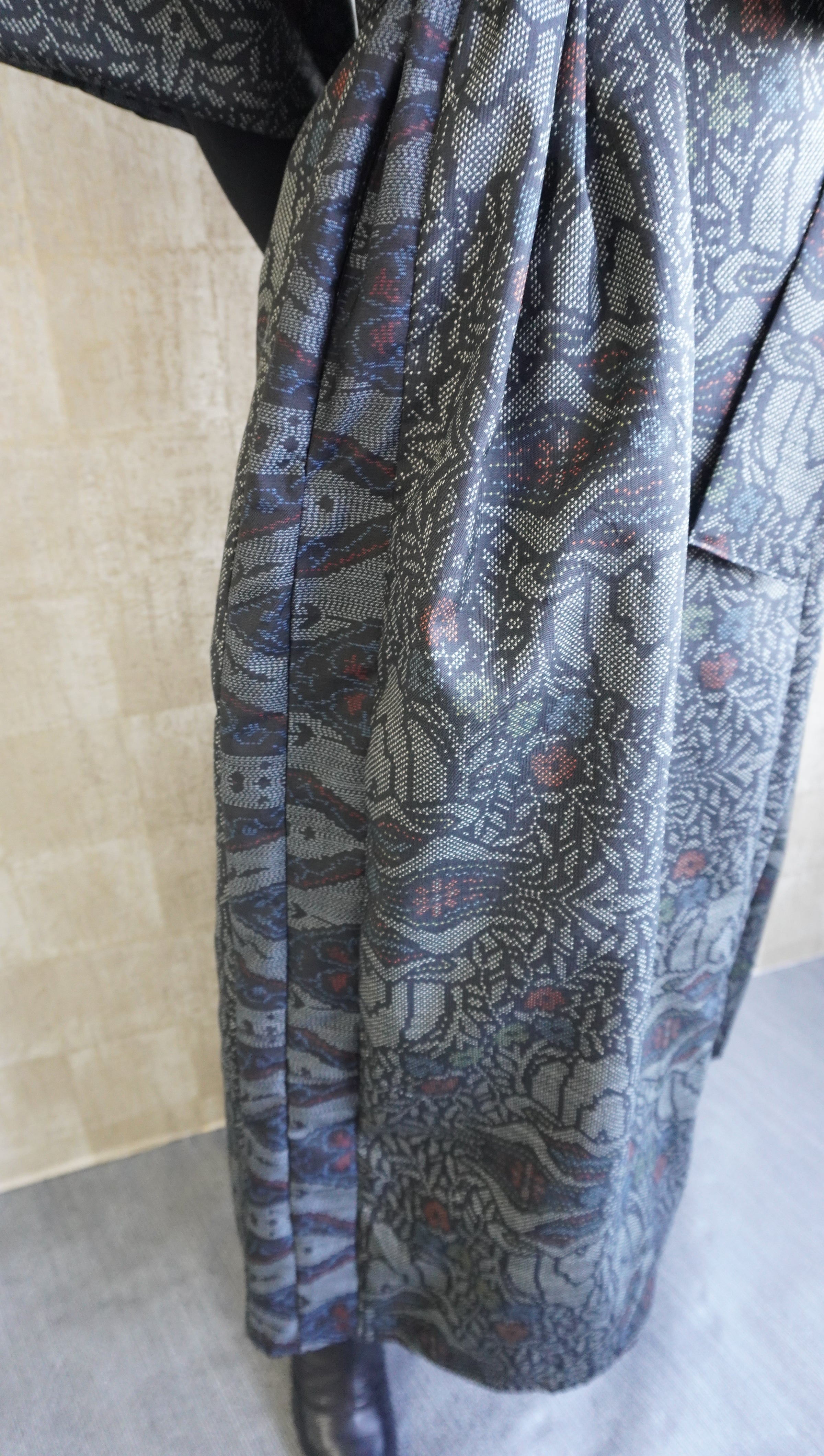 大島紬を使用した灰色のワンピース K192