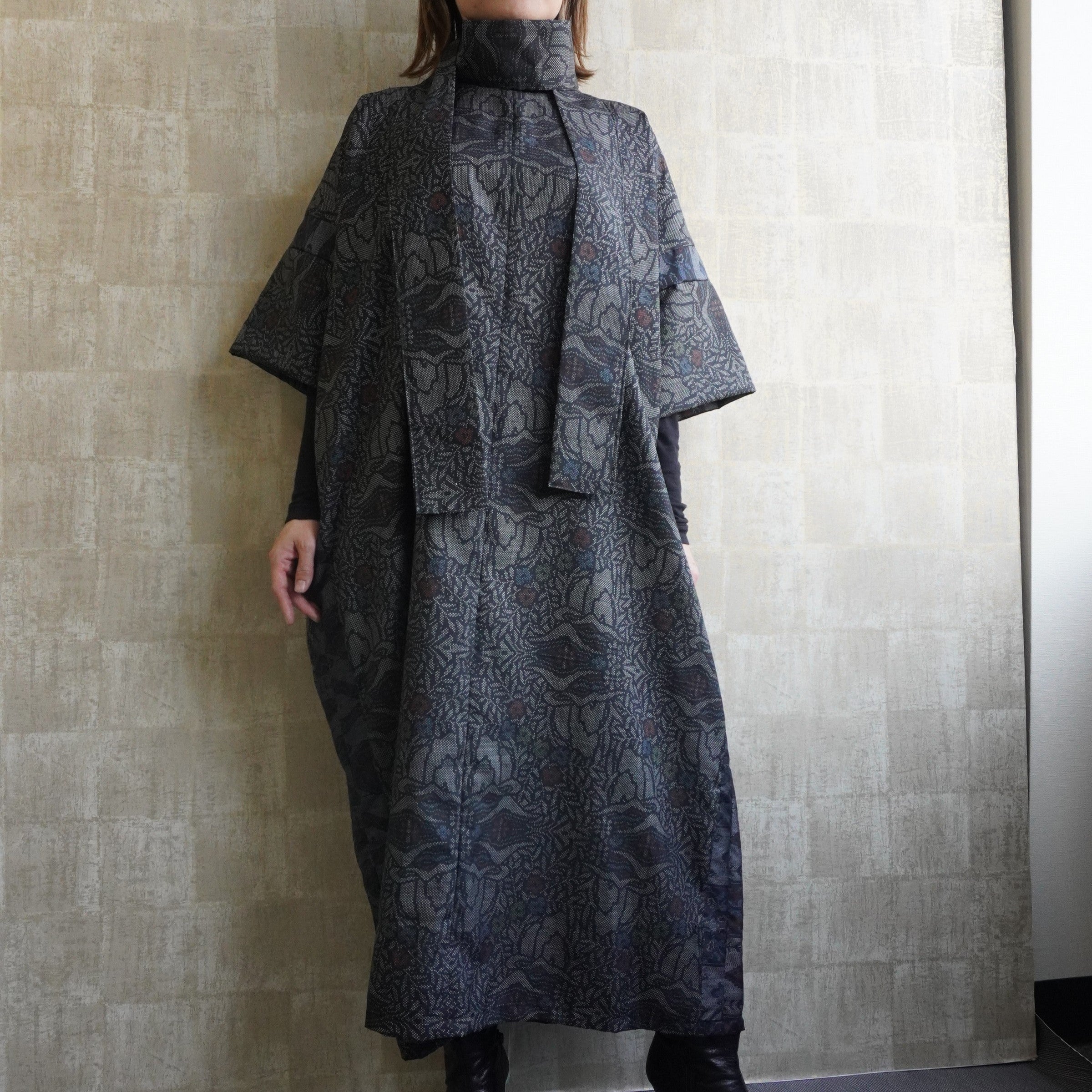 大島紬を使用した灰色のワンピース K192