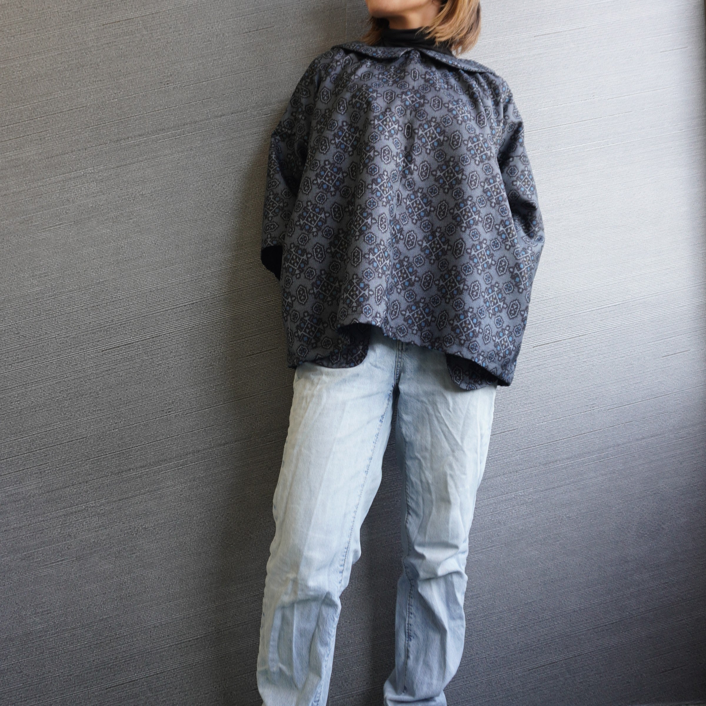 トップス　総柄　ふんわり裾幅　K198