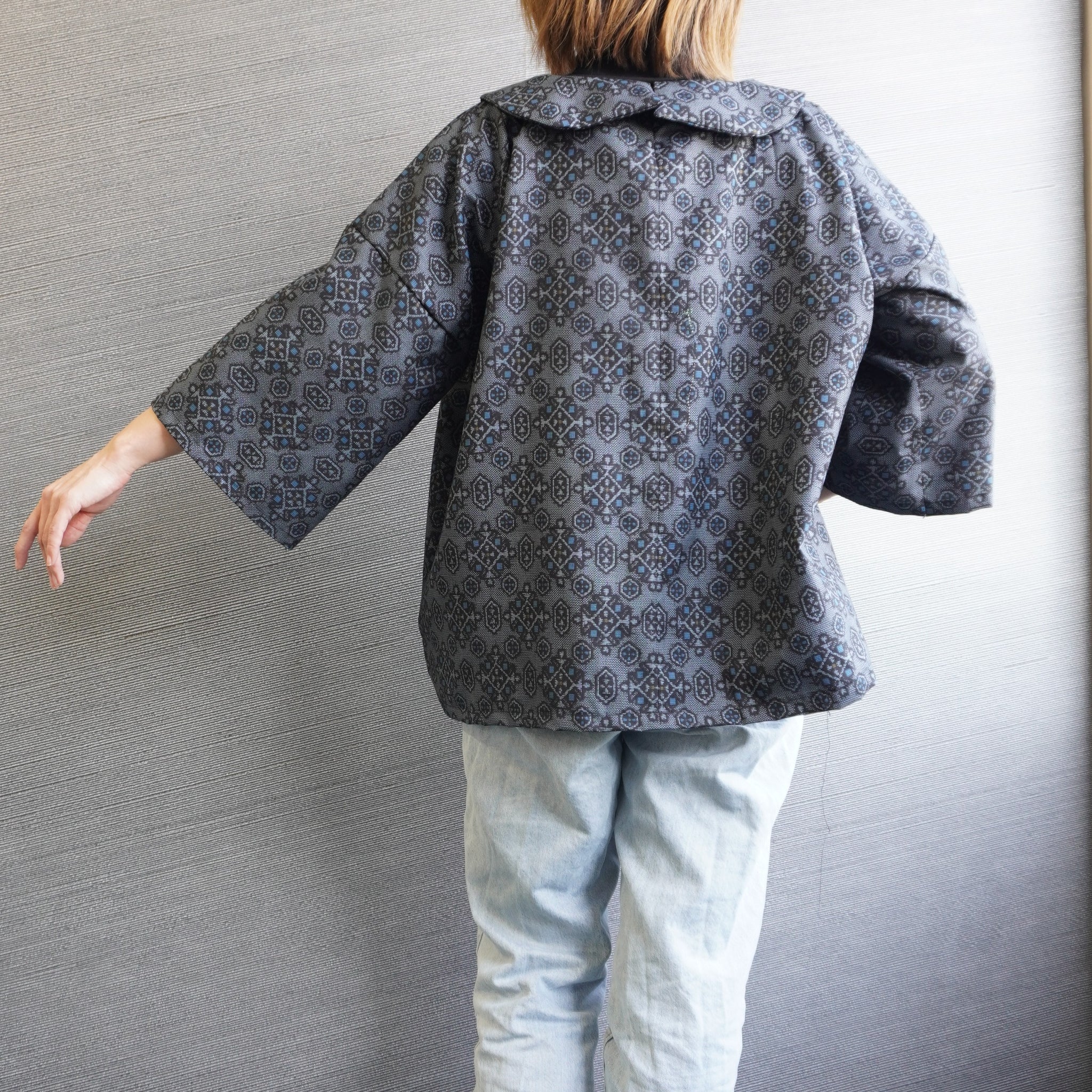 トップス　総柄　ふんわり裾幅　K198