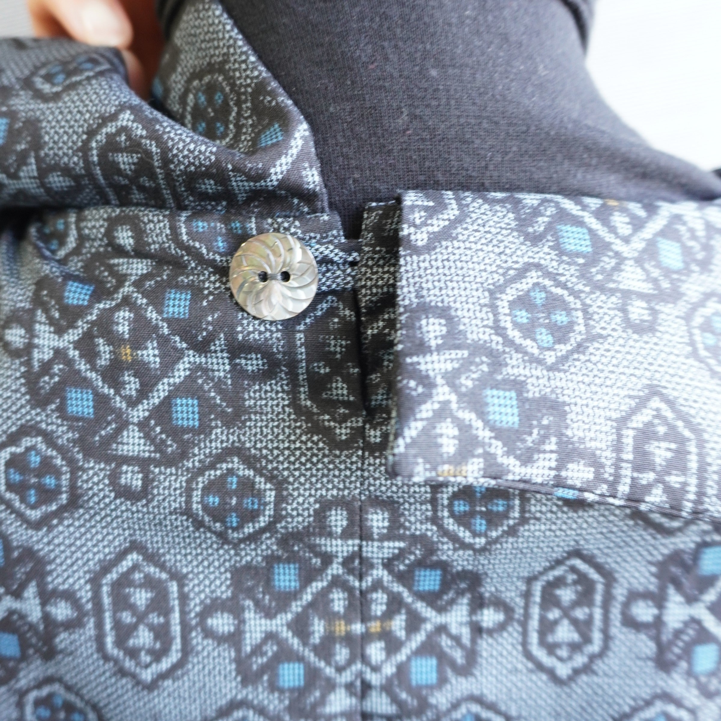 トップス　総柄　ふんわり裾幅　K198