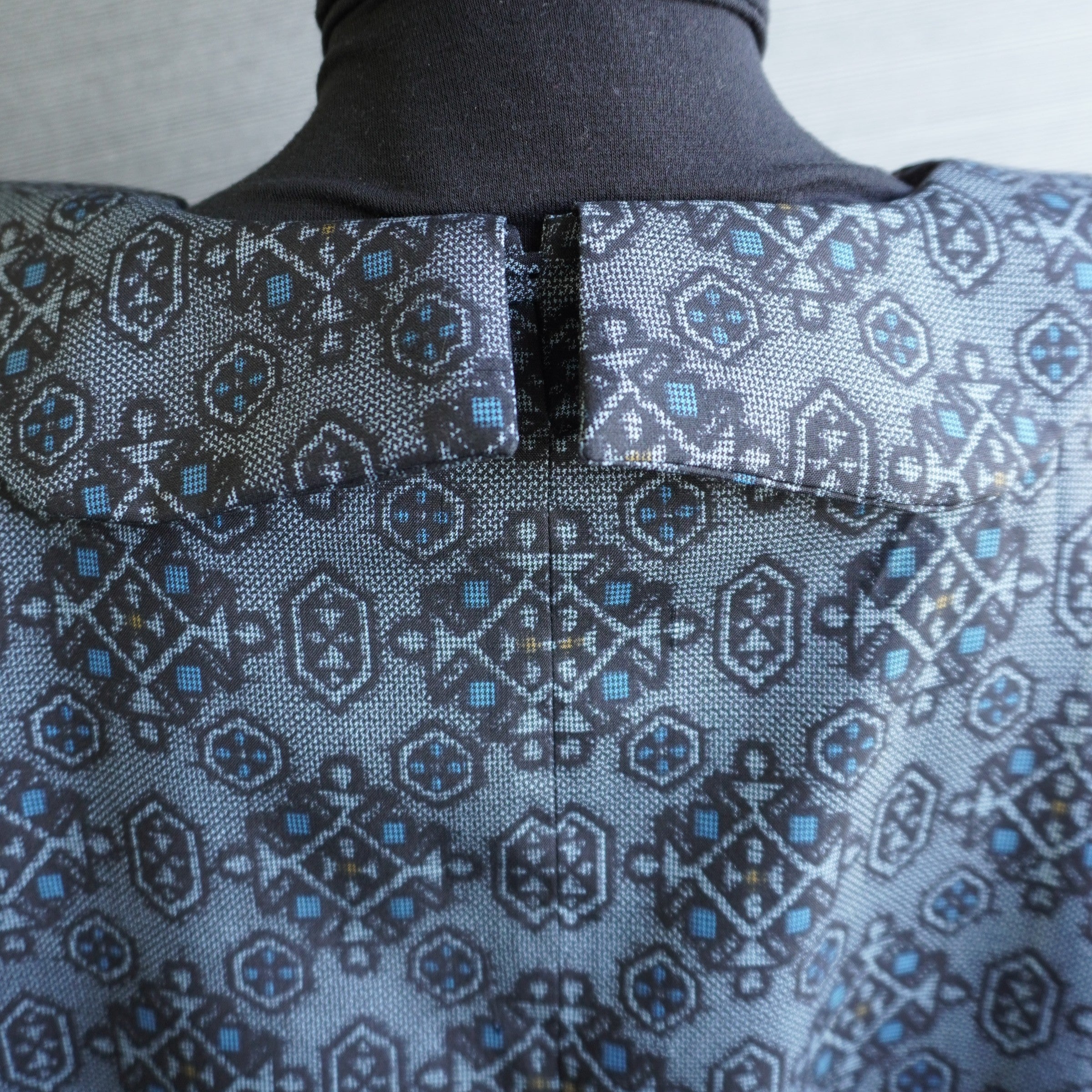 トップス　総柄　ふんわり裾幅　K198