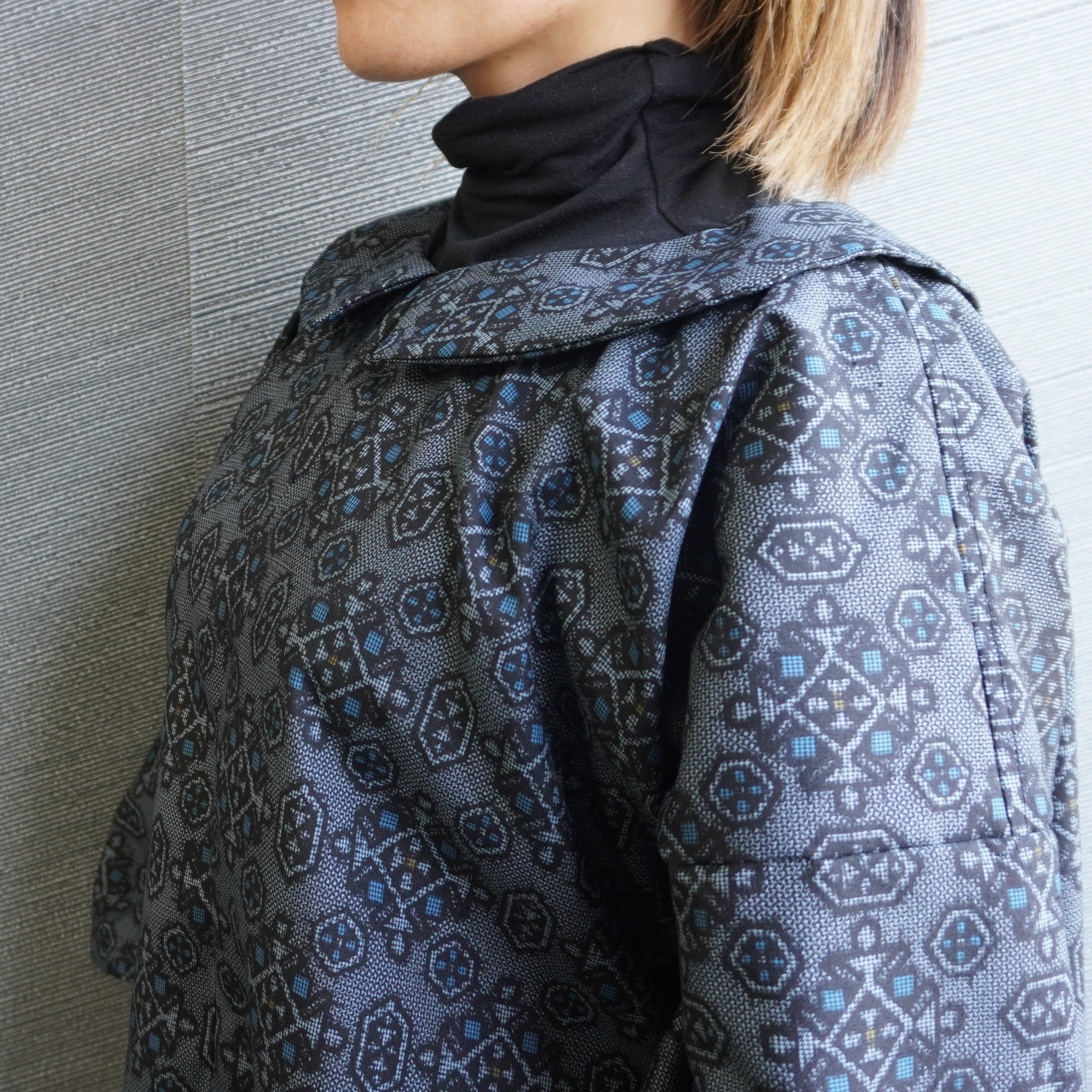 トップス　総柄　ふんわり裾幅　K198