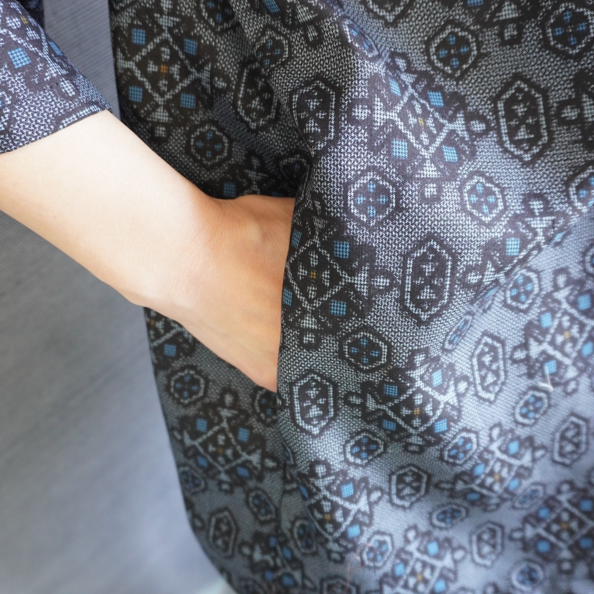 トップス　総柄　ふんわり裾幅　K198