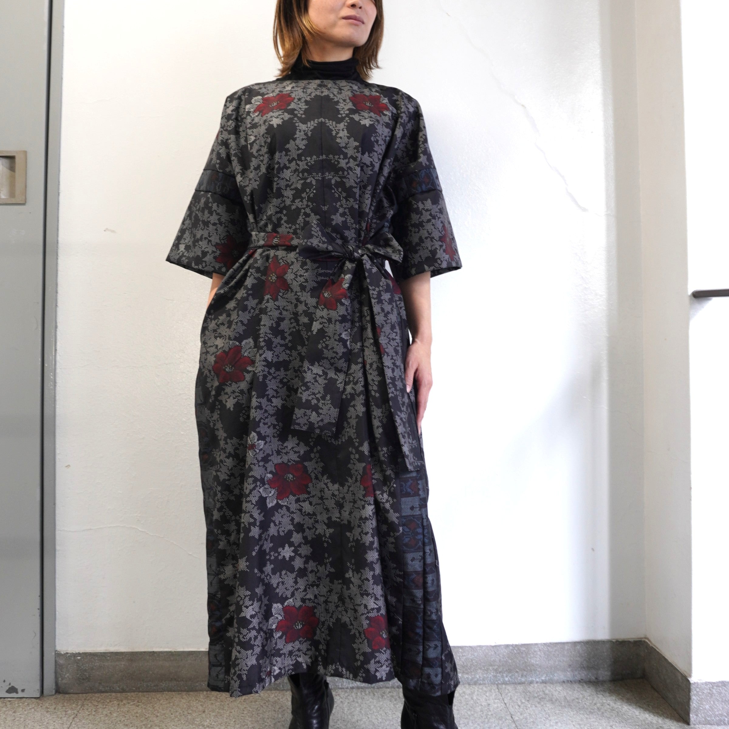 大島紬を使用した黒色のワンピース K200