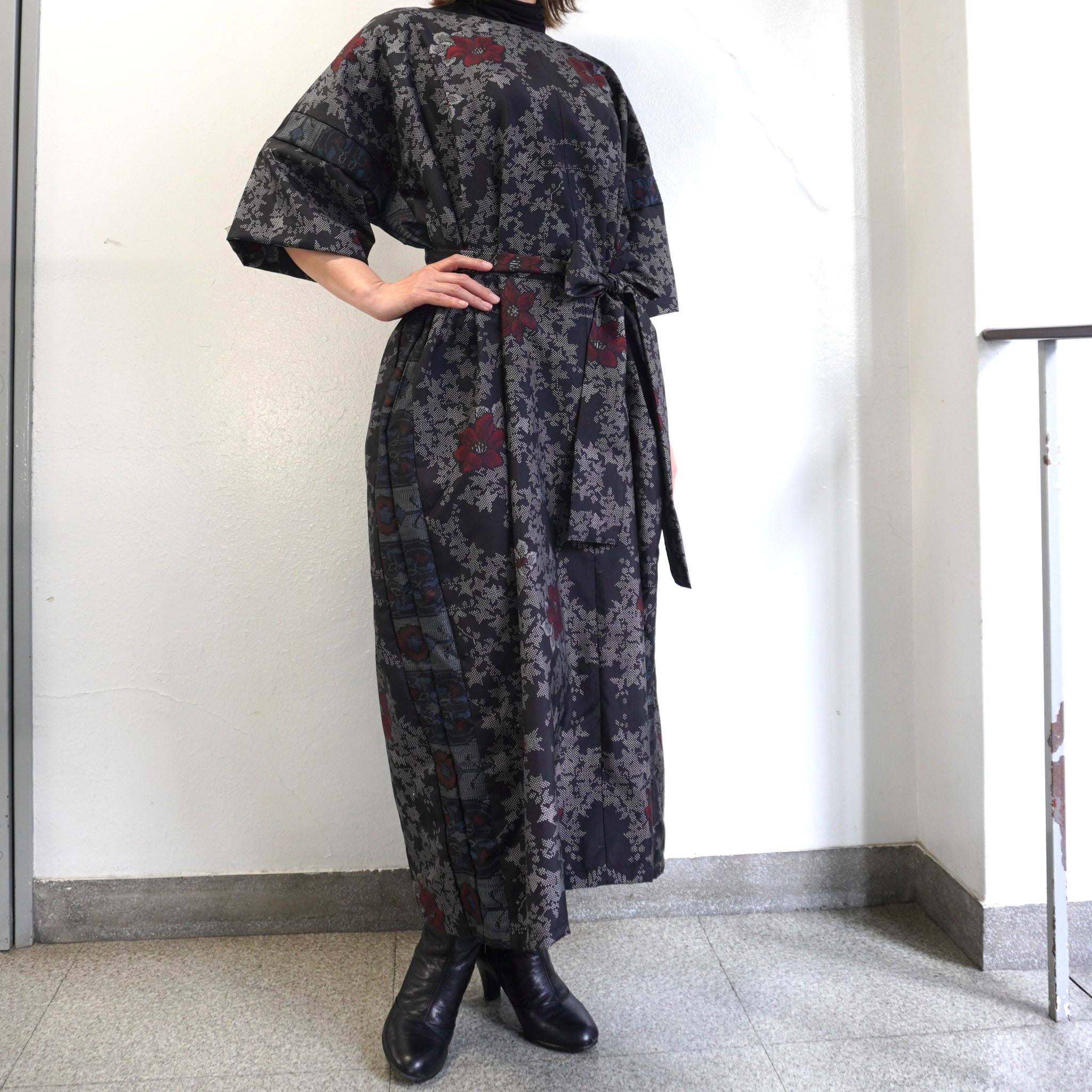 大島紬を使用した黒色のワンピース K200