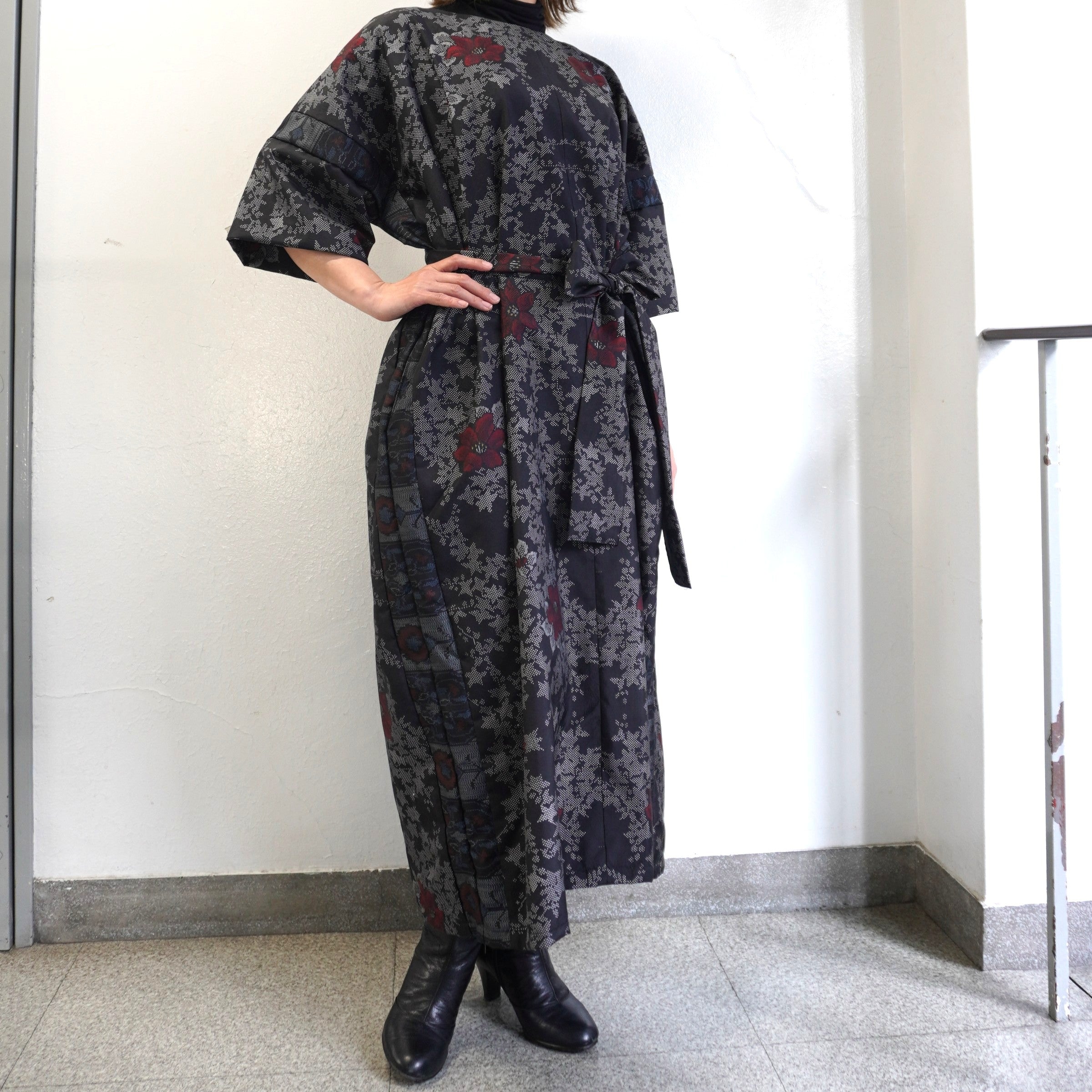 大島紬を使用した黒色のワンピース K200