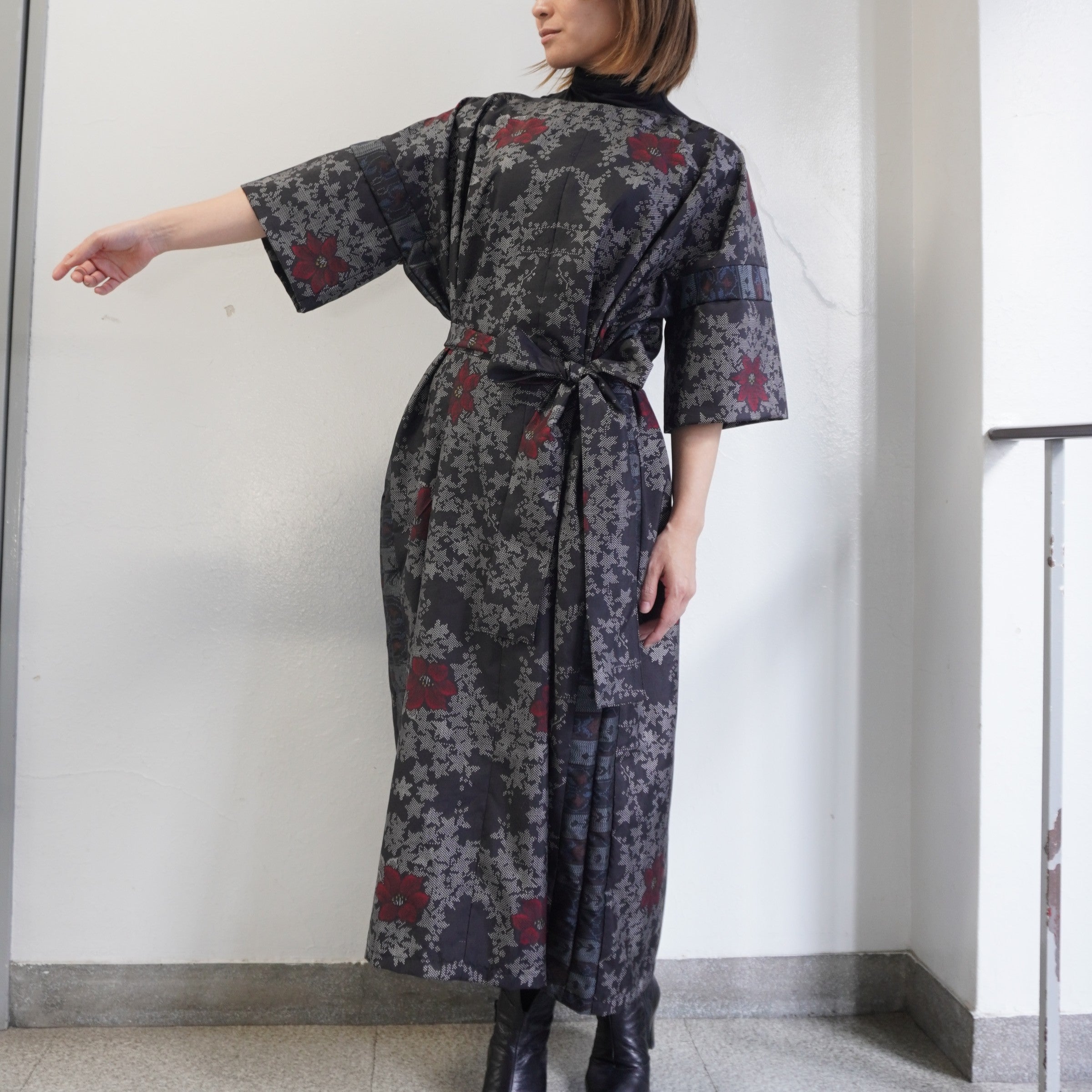 大島紬を使用した黒色のワンピース K200