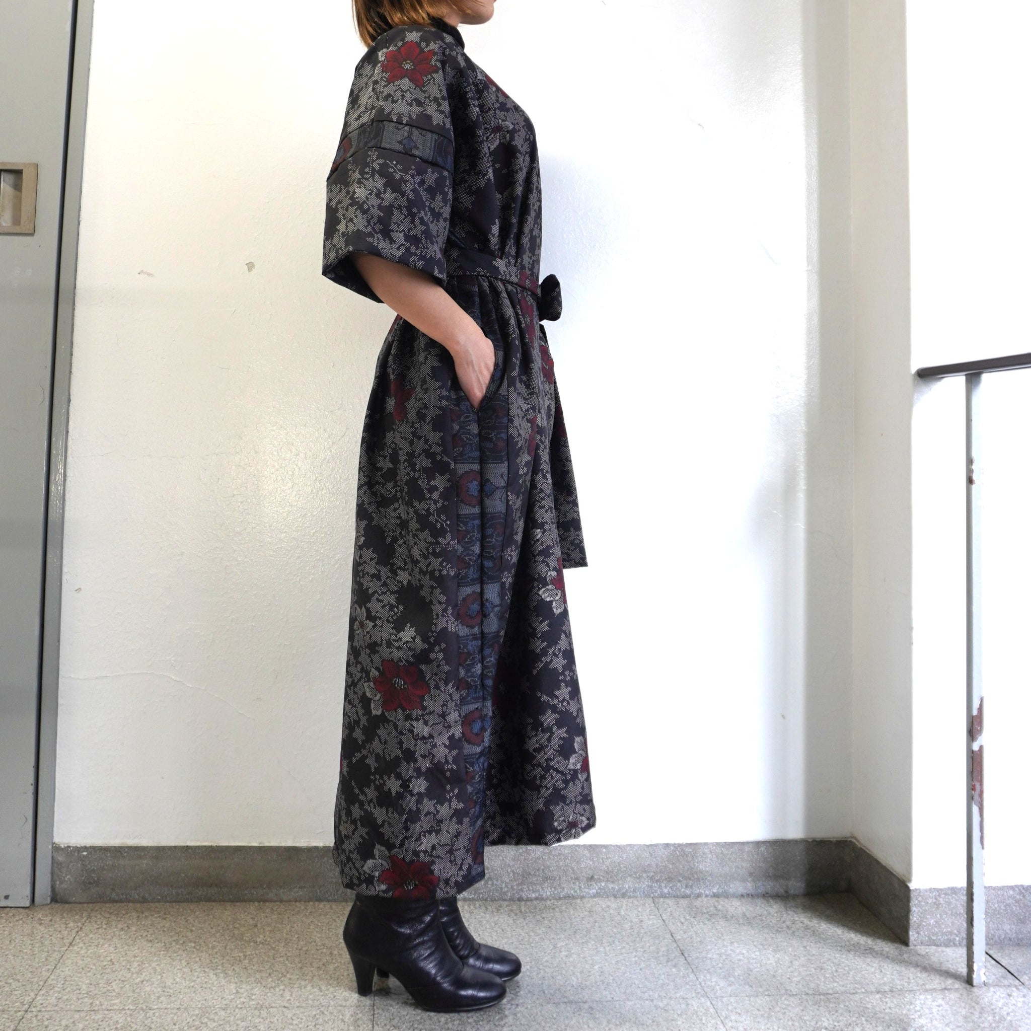 大島紬を使用した黒色のワンピース K200