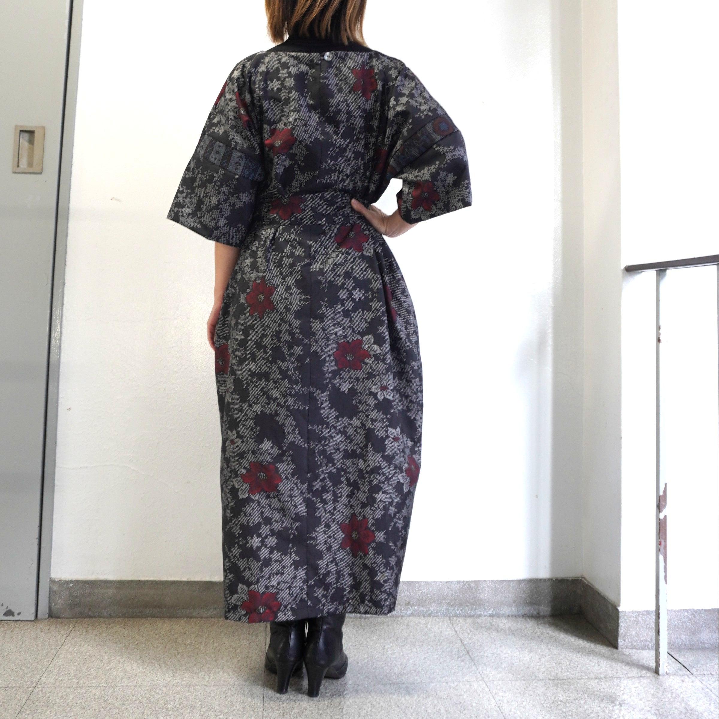 大島紬を使用した黒色のワンピース K200