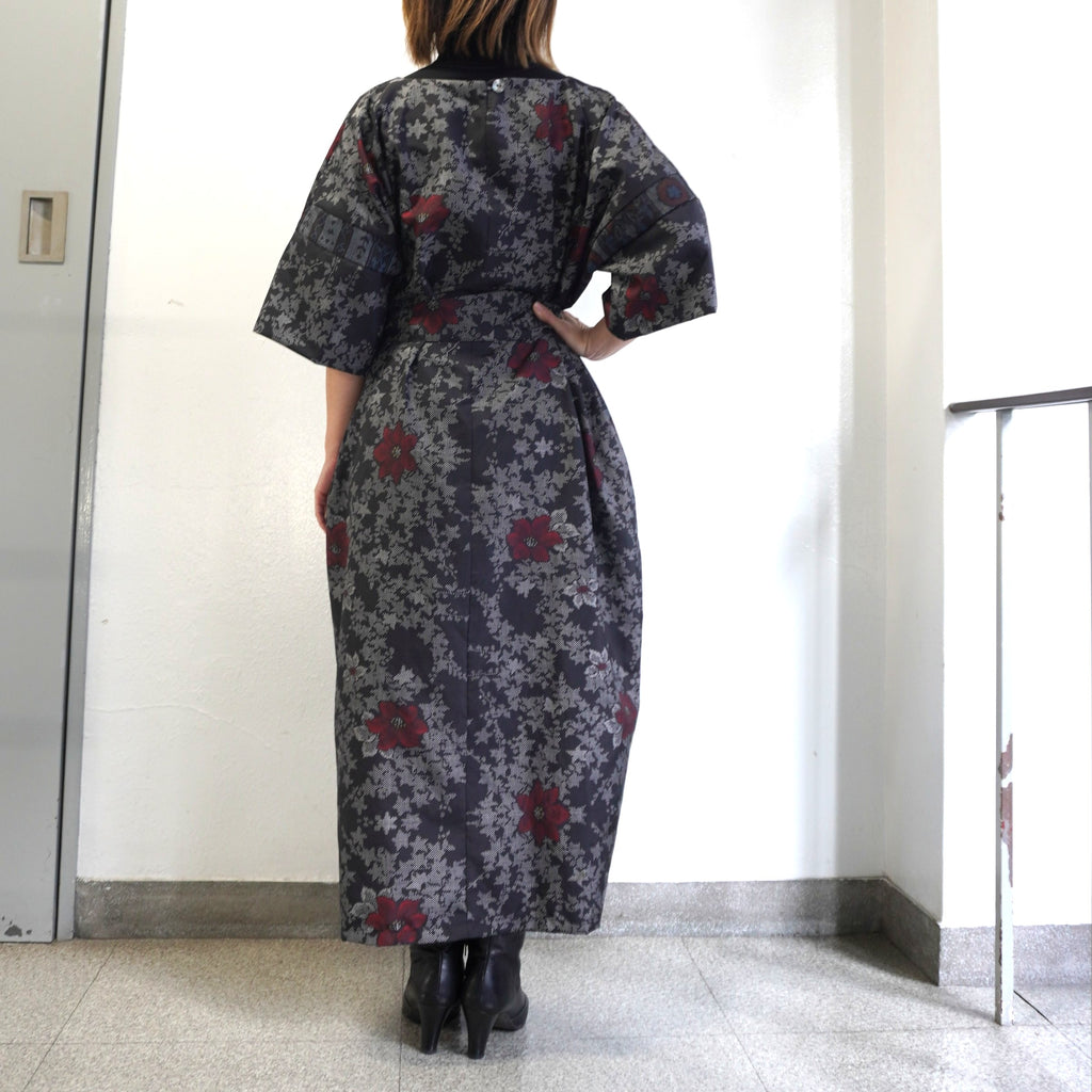 大島紬を使用した黒色のワンピース K200