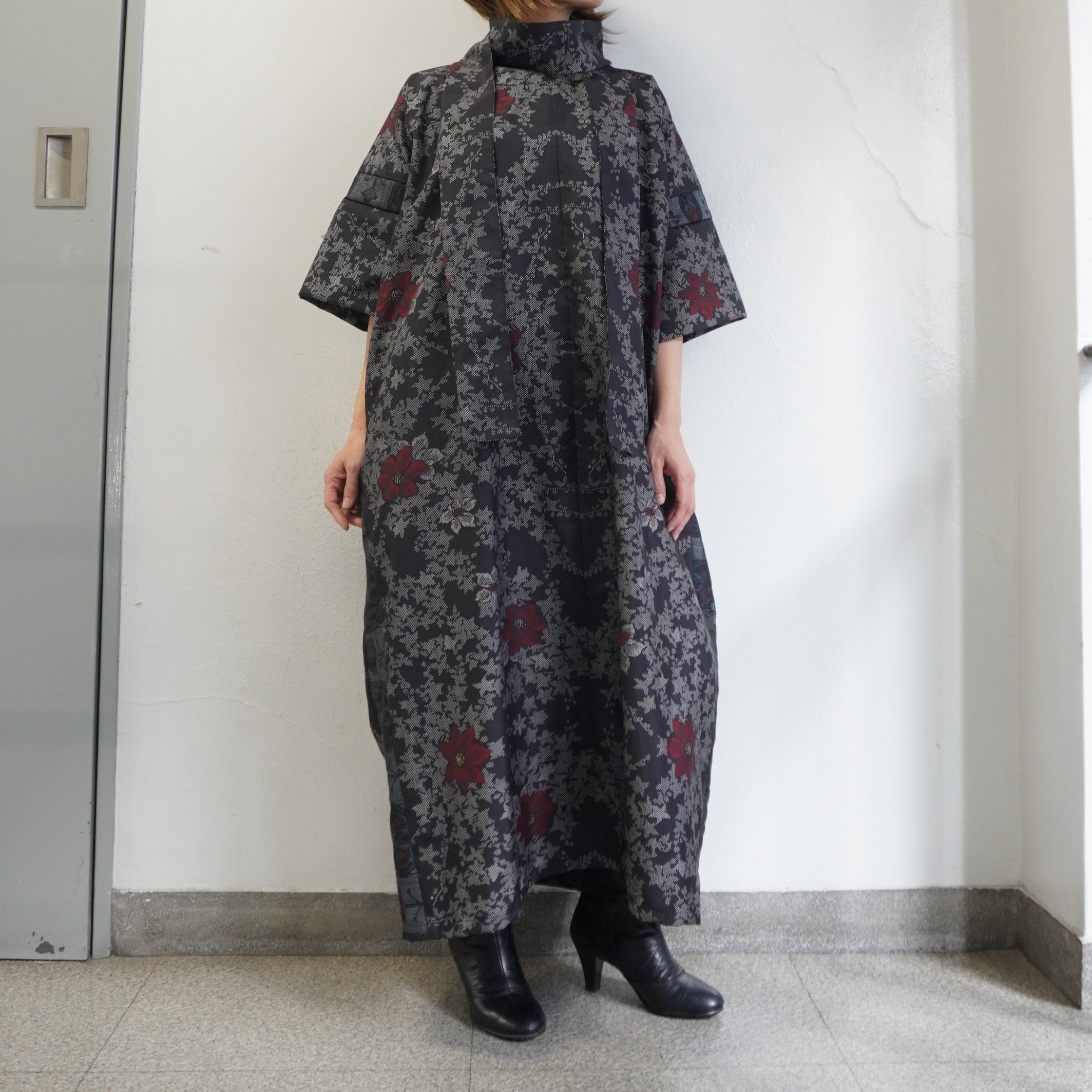 大島紬を使用した黒色のワンピース K200