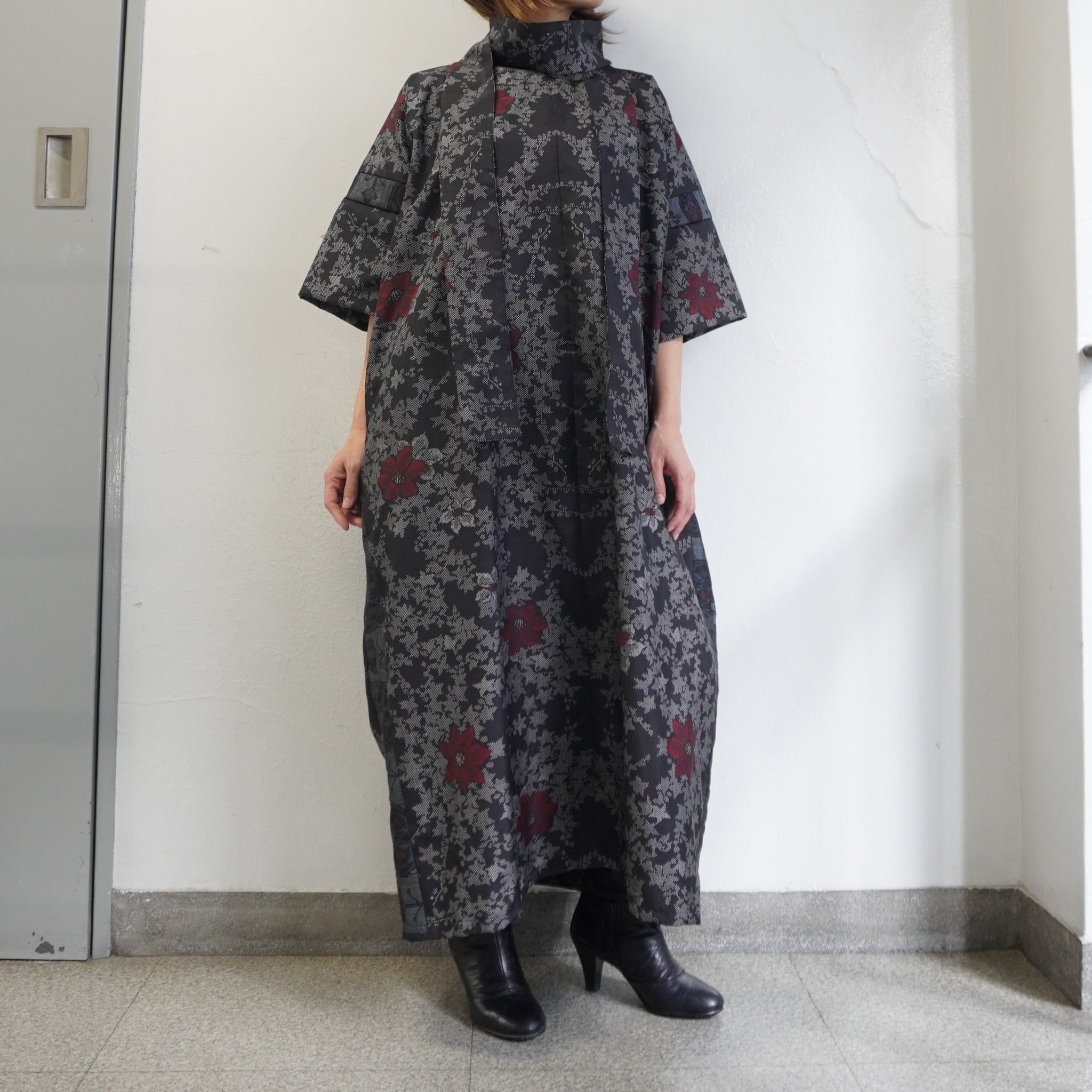 大島紬を使用した黒色のワンピース K200