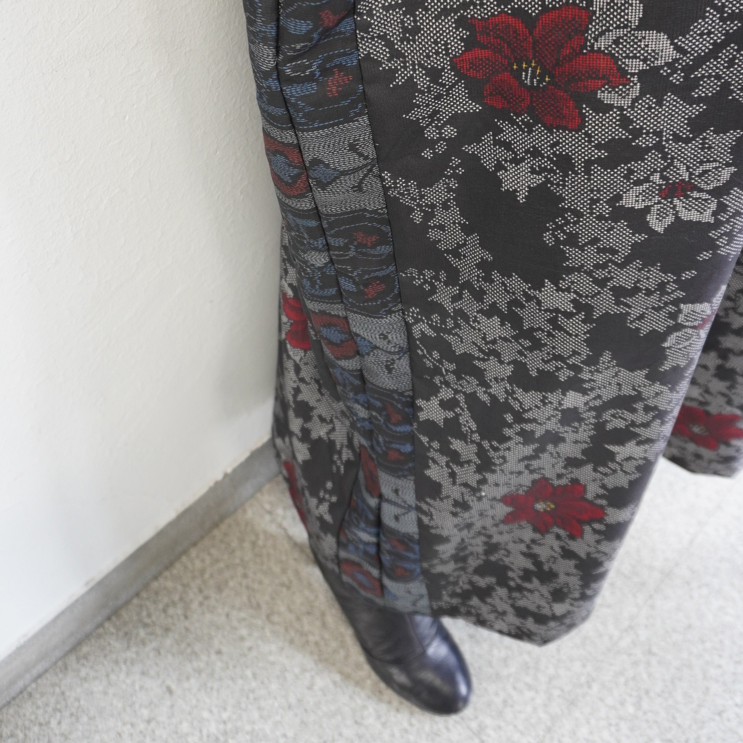 大島紬を使用した黒色のワンピース K200