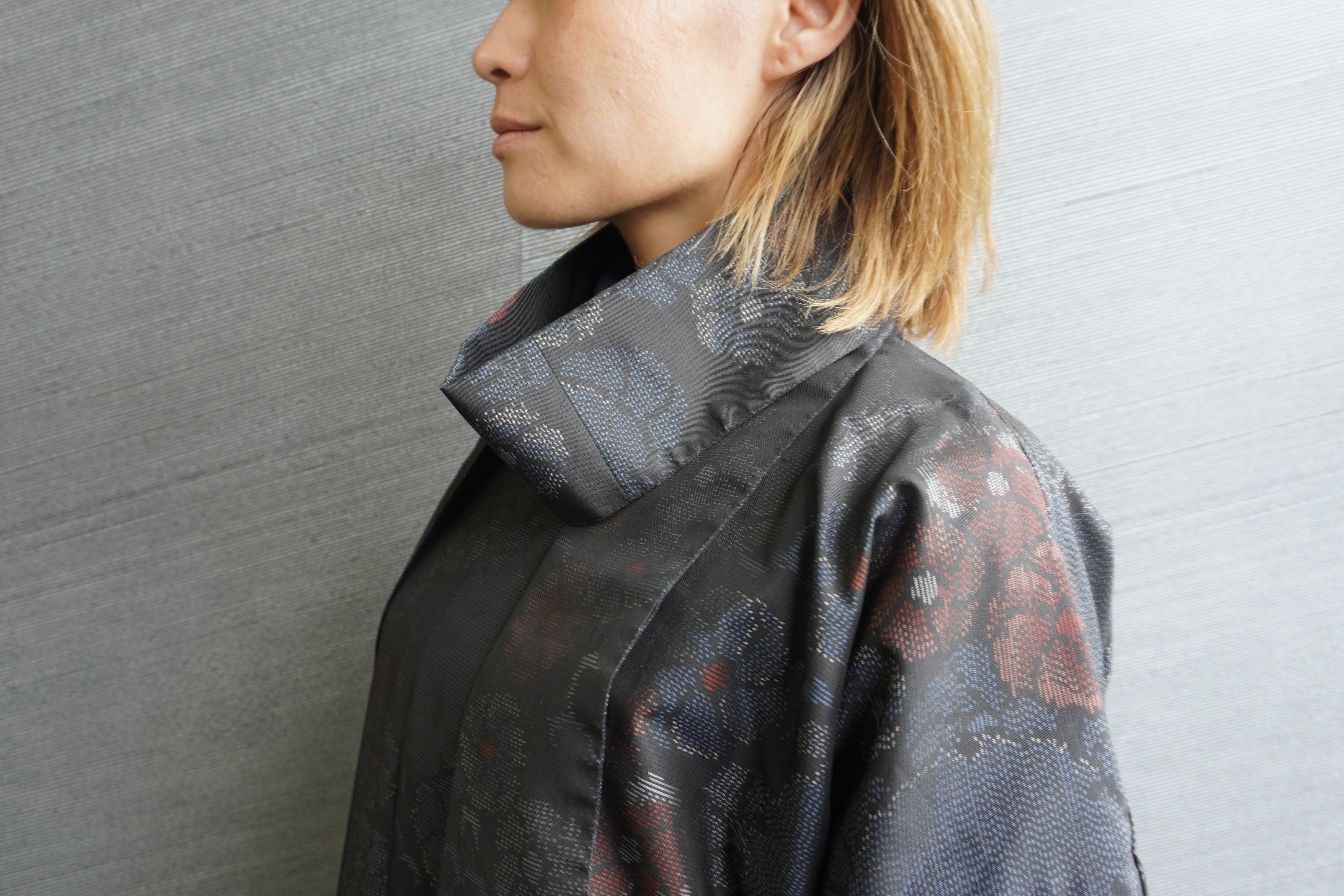 大島紬を使用した紺色のワンピース K176