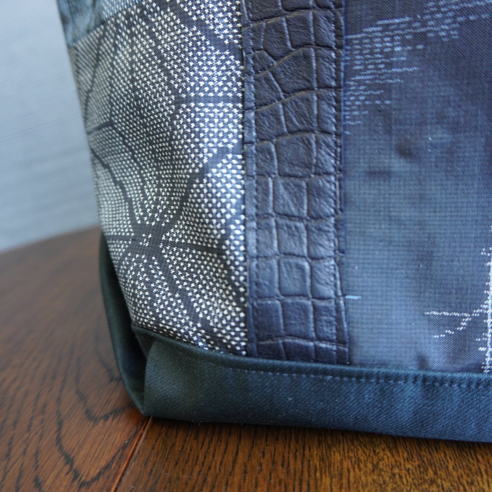 パッチワーク仕様のトートバッグ K203