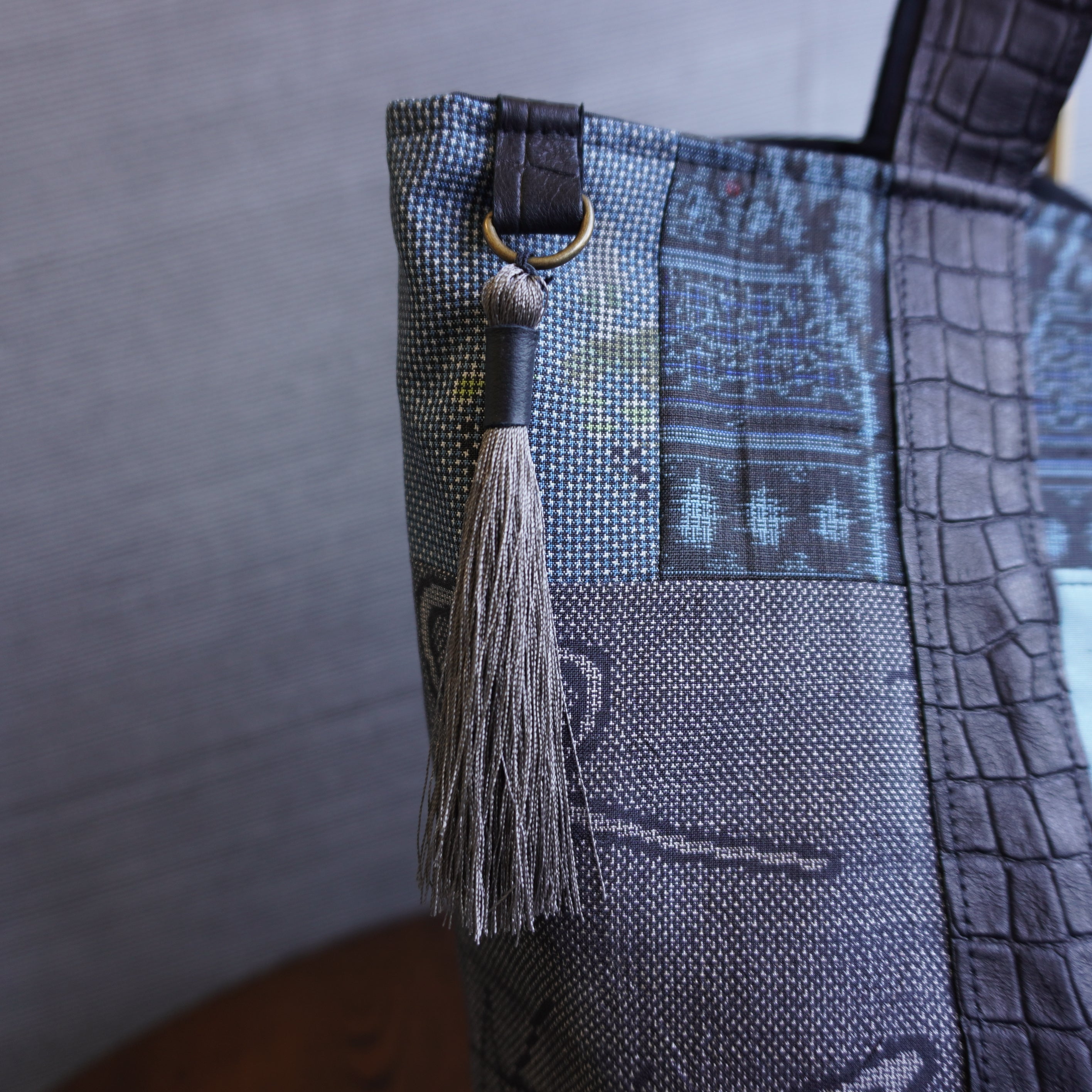 パッチワーク仕様のトートバッグ K204