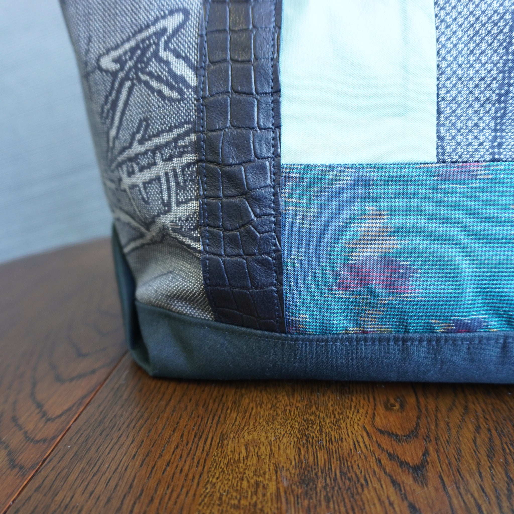 パッチワーク仕様のトートバッグ K204